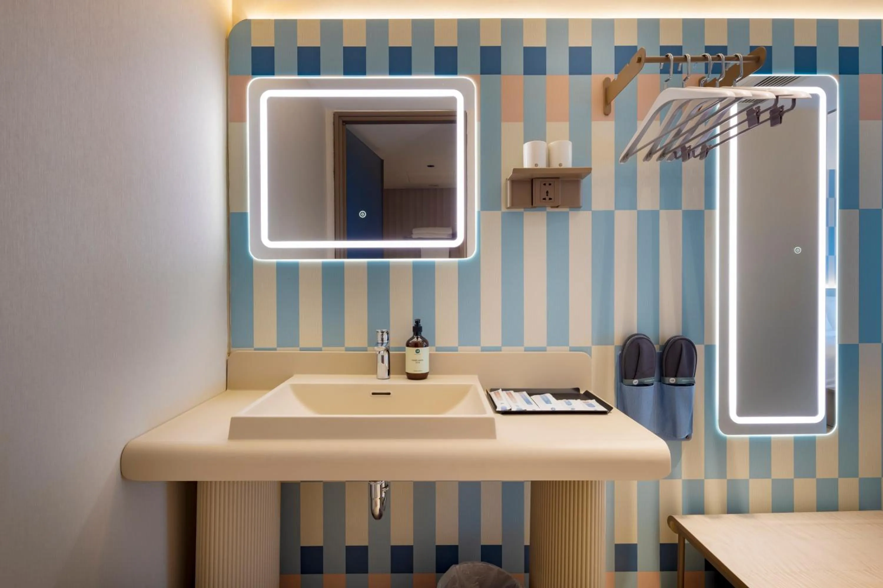 Bedroom in HANTING HOTEL HO CHI MINH City - 胡志明汉庭国际中心酒店