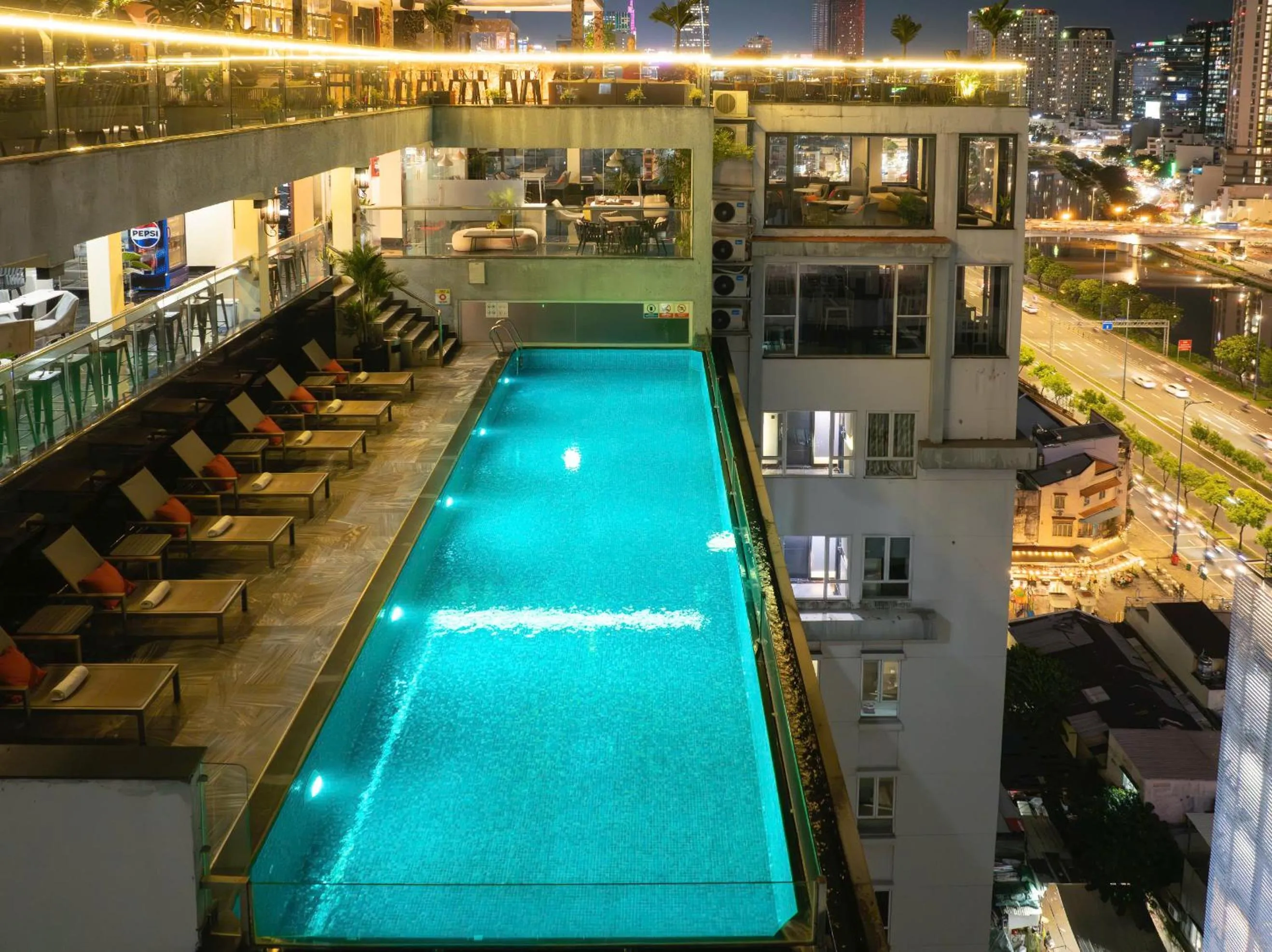 Swimming pool in HANTING HOTEL HO CHI MINH City - 胡志明汉庭国际中心酒店