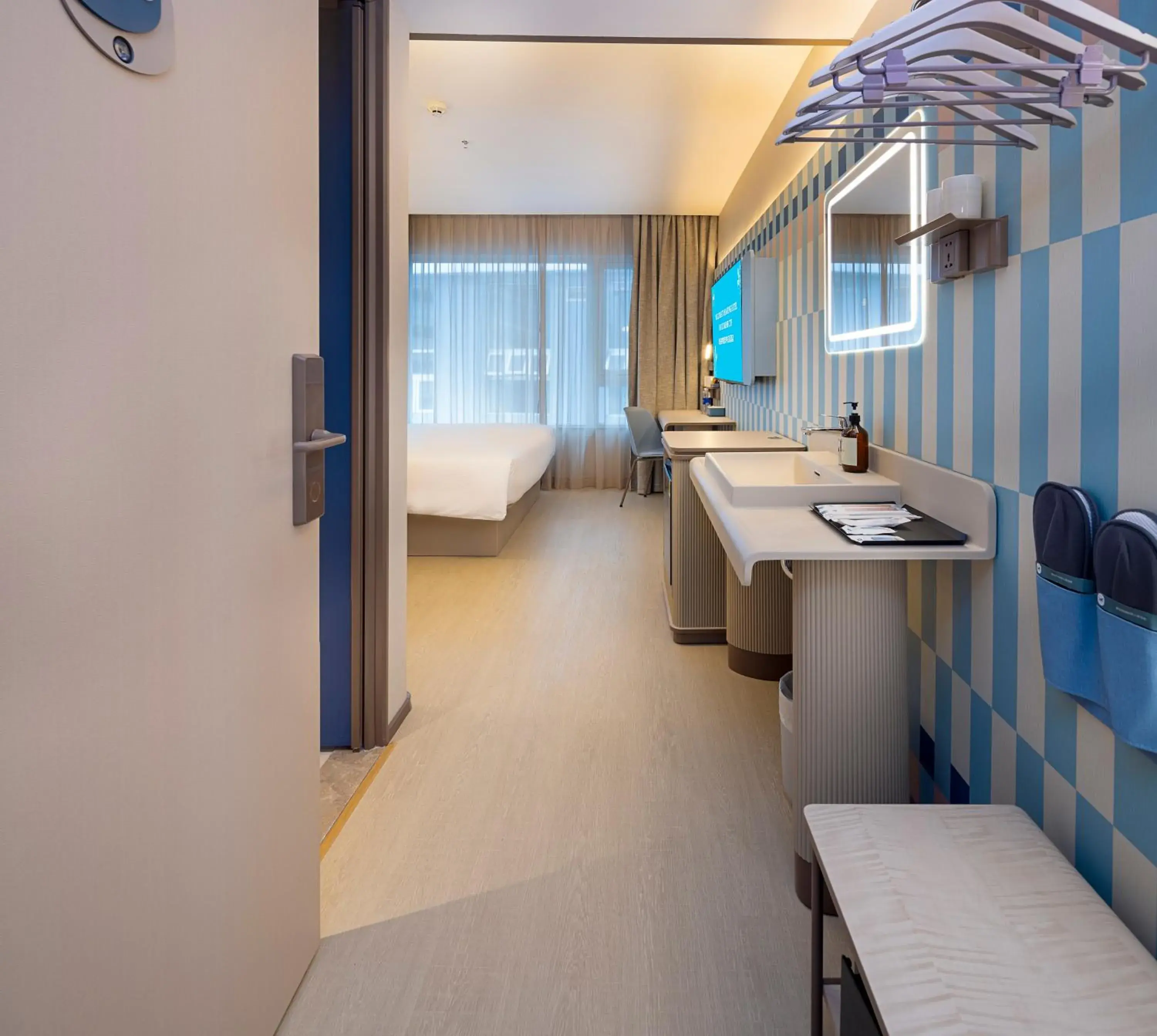 Standard Queen Room in Hanting Hotel Ho Chi Minh City Downtown - 汉庭国际胡志明市中心酒店 Standard Queen Room in Hanting Hotel Ho Chi Minh City Downtown - 汉庭国际胡志明市中心酒店