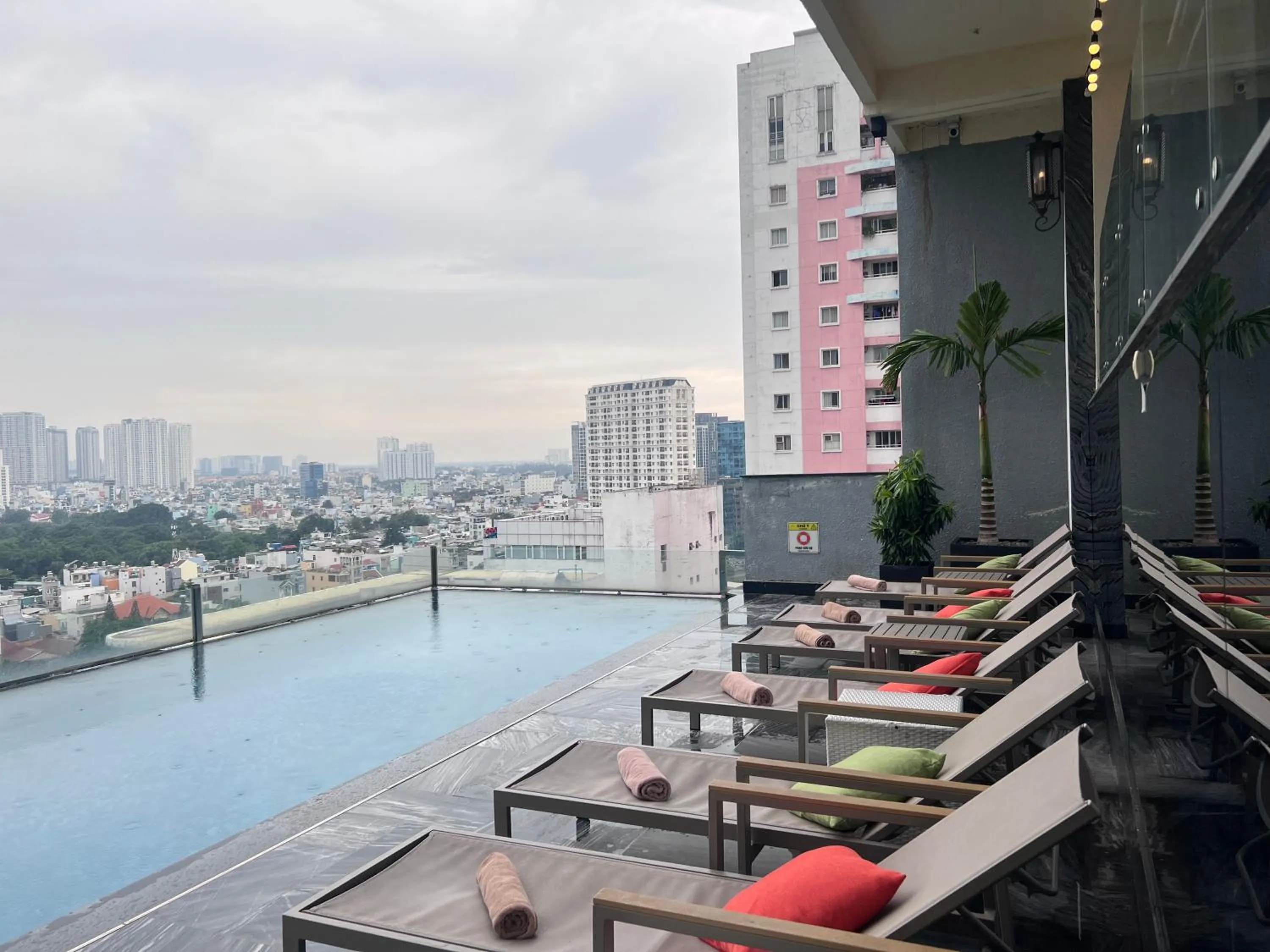 Swimming pool in HANTING HOTEL HO CHI MINH City - 胡志明汉庭国际中心酒店