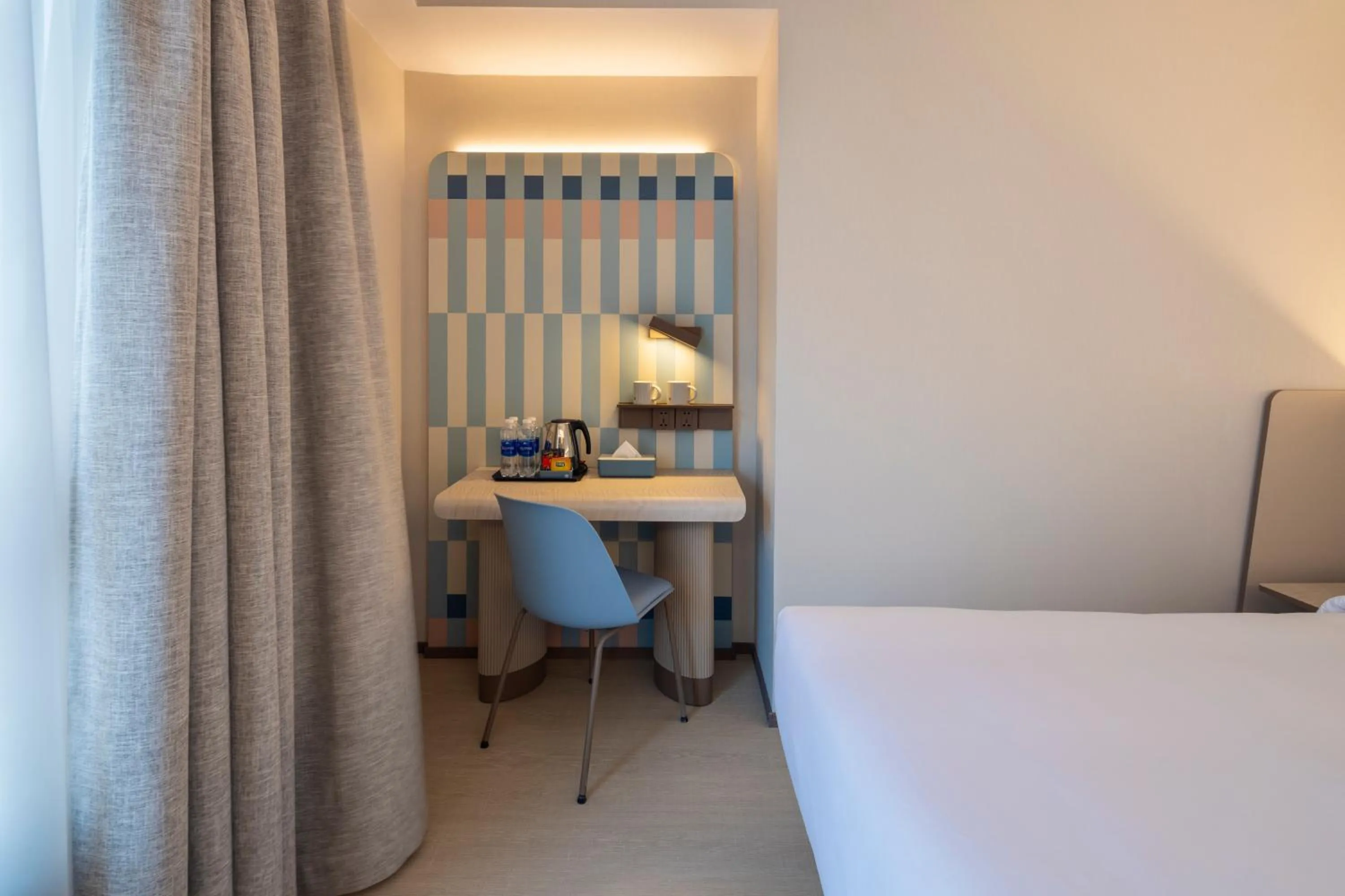 Photo of the whole room, Bed in HANTING HOTEL HO CHI MINH City - 胡志明汉庭国际中心酒店