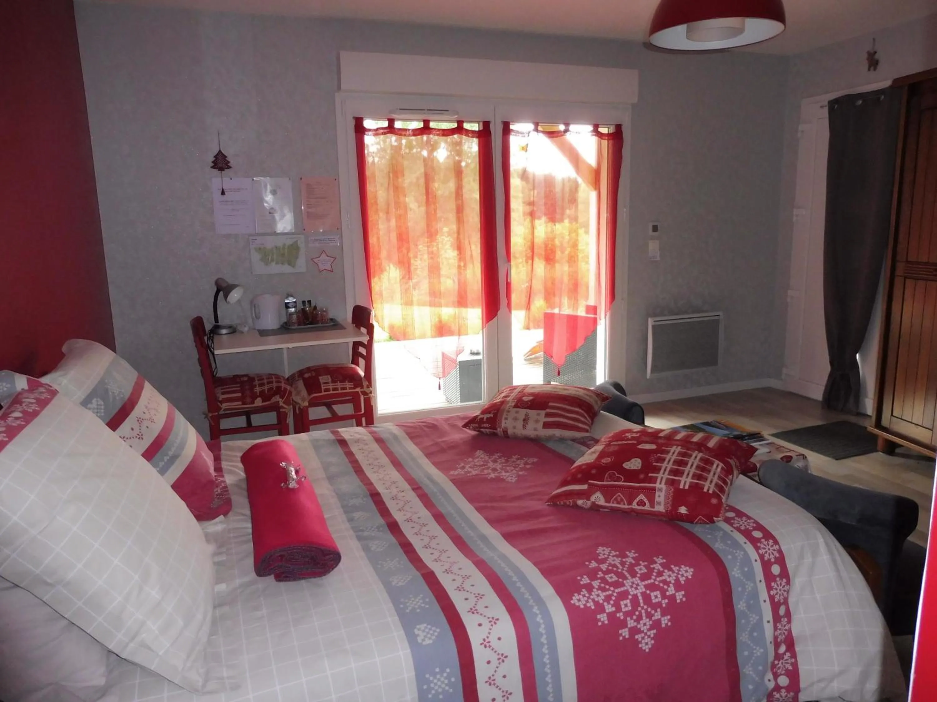 Bedroom, Bed in L'Eden de Floridylle