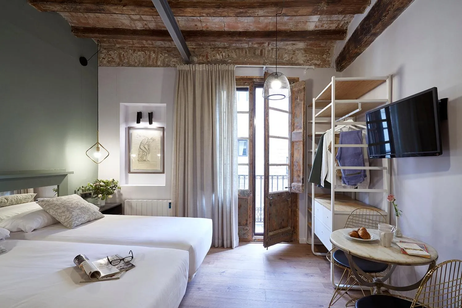 Bed in AinB Gothic-Jaume I Apartments
