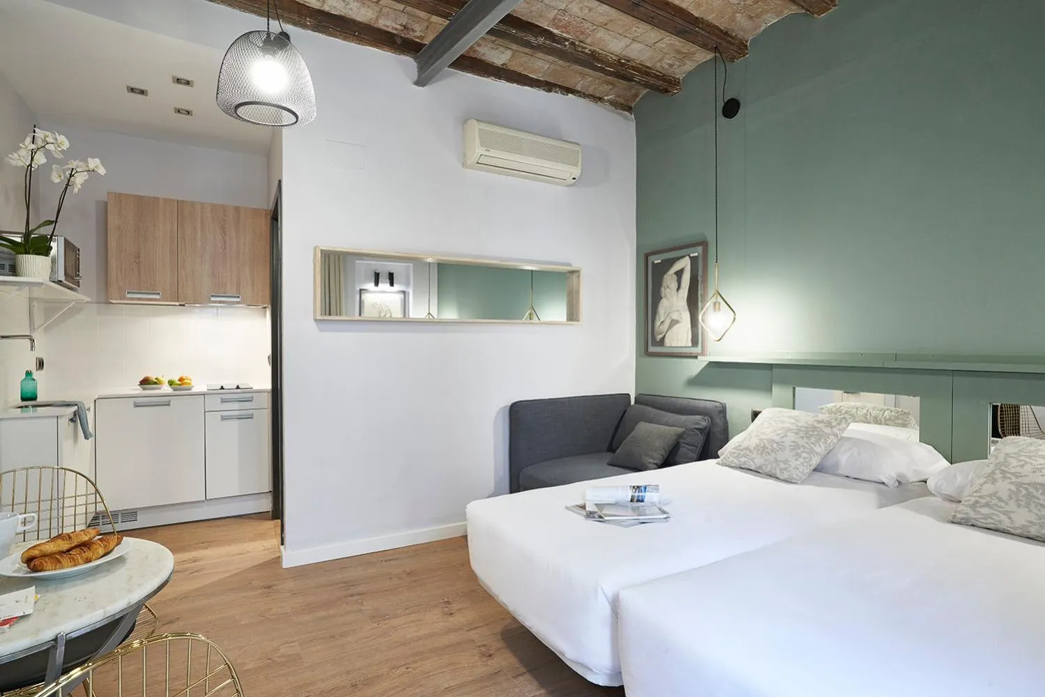 Bed in AinB Gothic-Jaume I Apartments