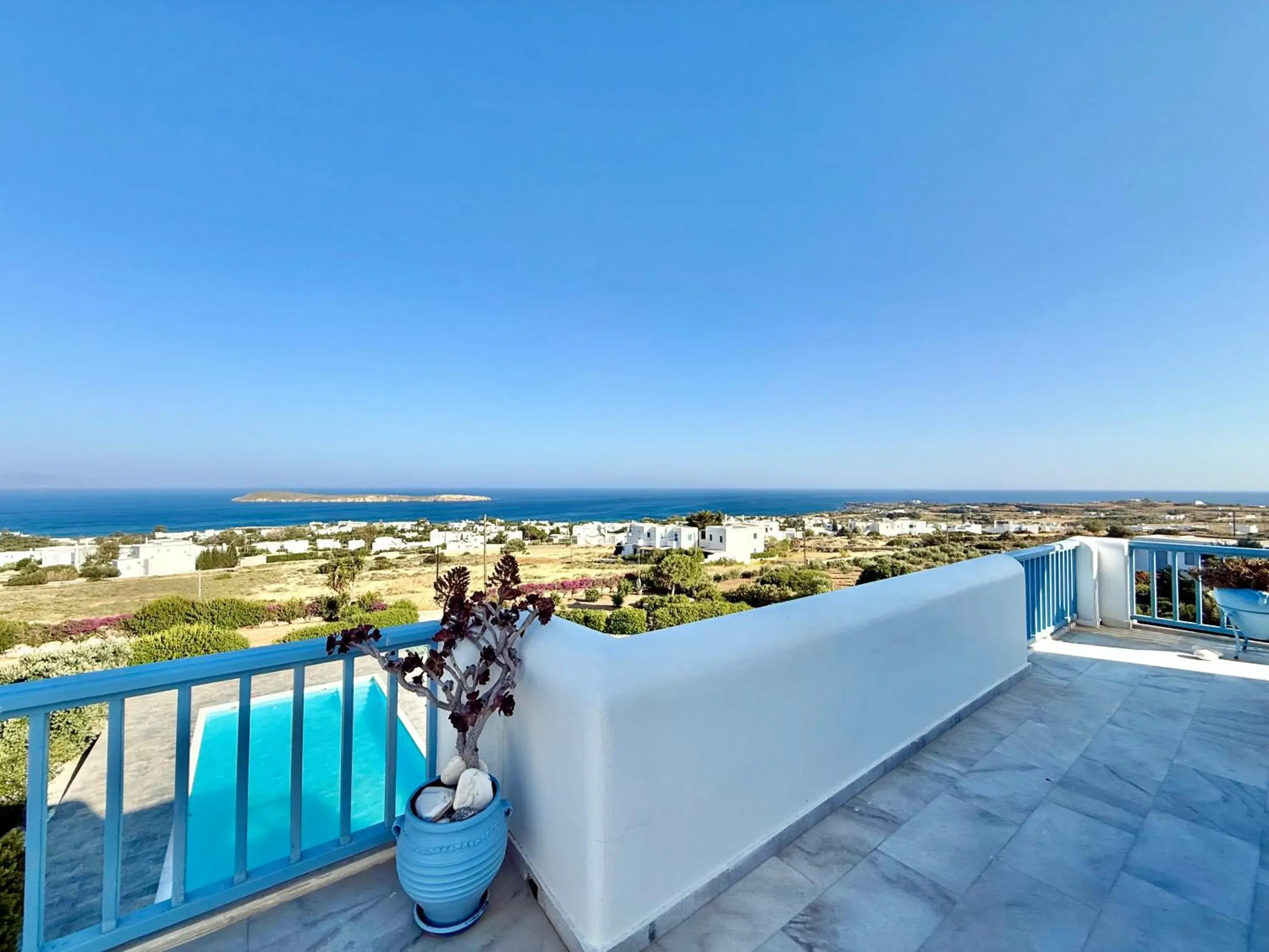 Suite with Sea View & Terrace in Yaleena Residences Suite with Sea View & Terrace in Yaleena Residences