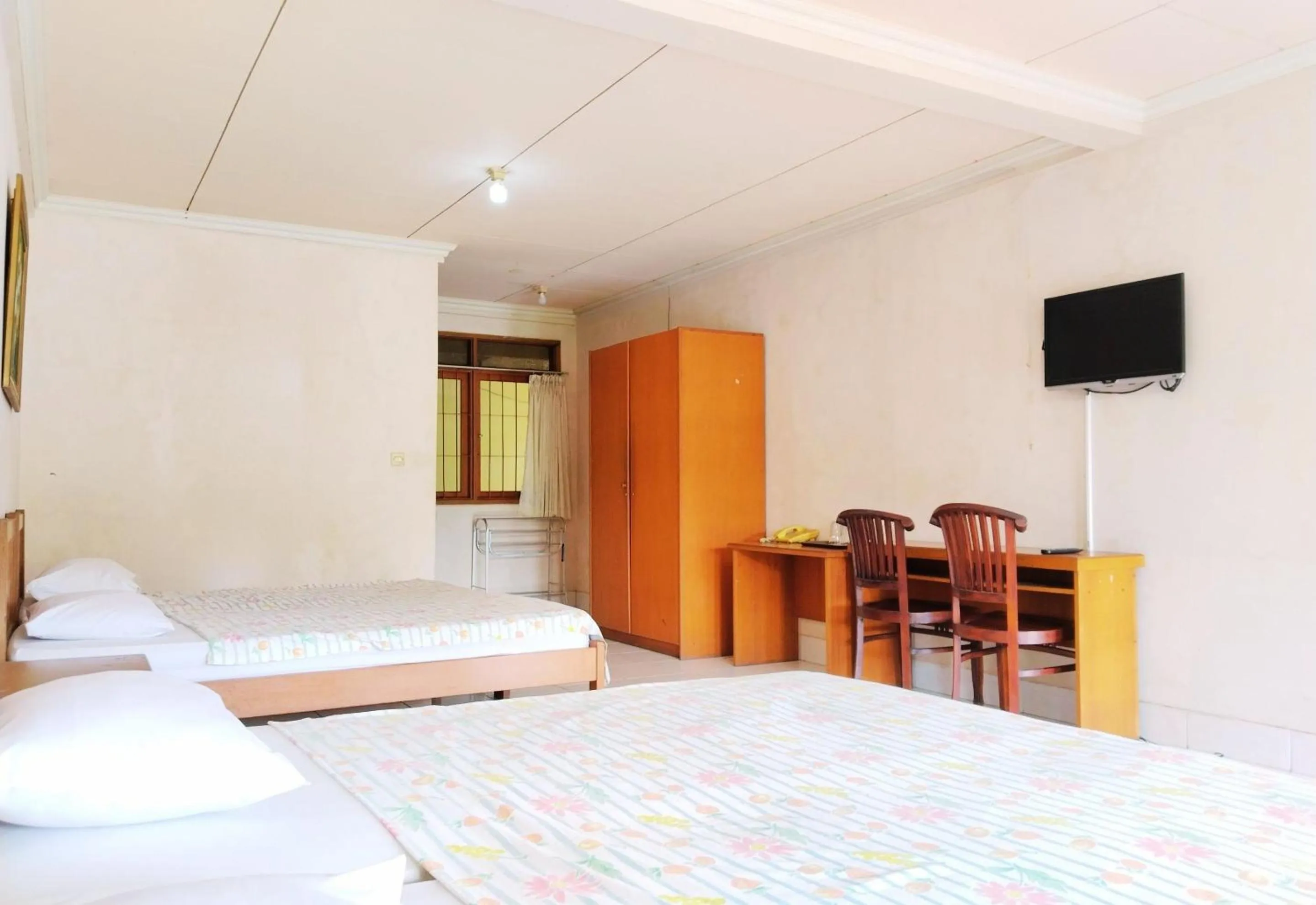 Bed in Hotel Grand Astoeti