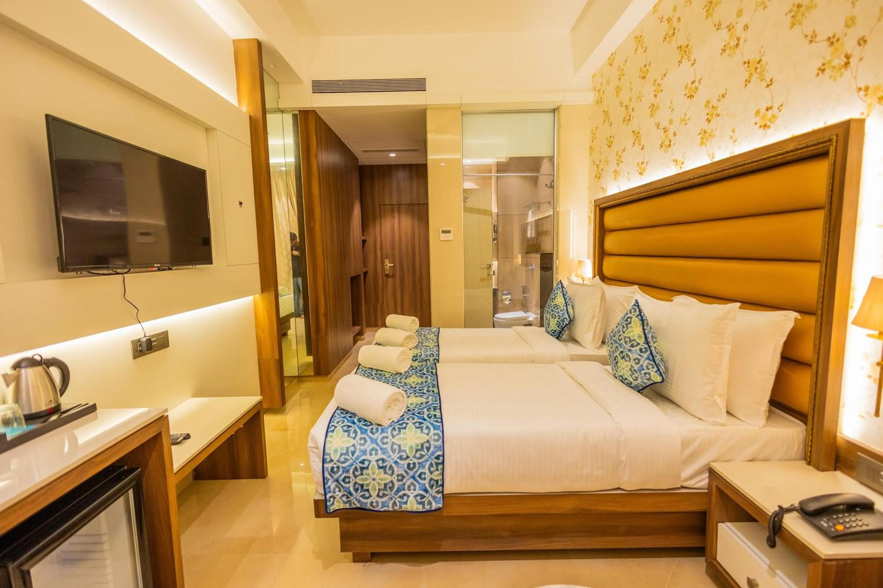 Bedroom, Bed in Shera Hotels & Banquets