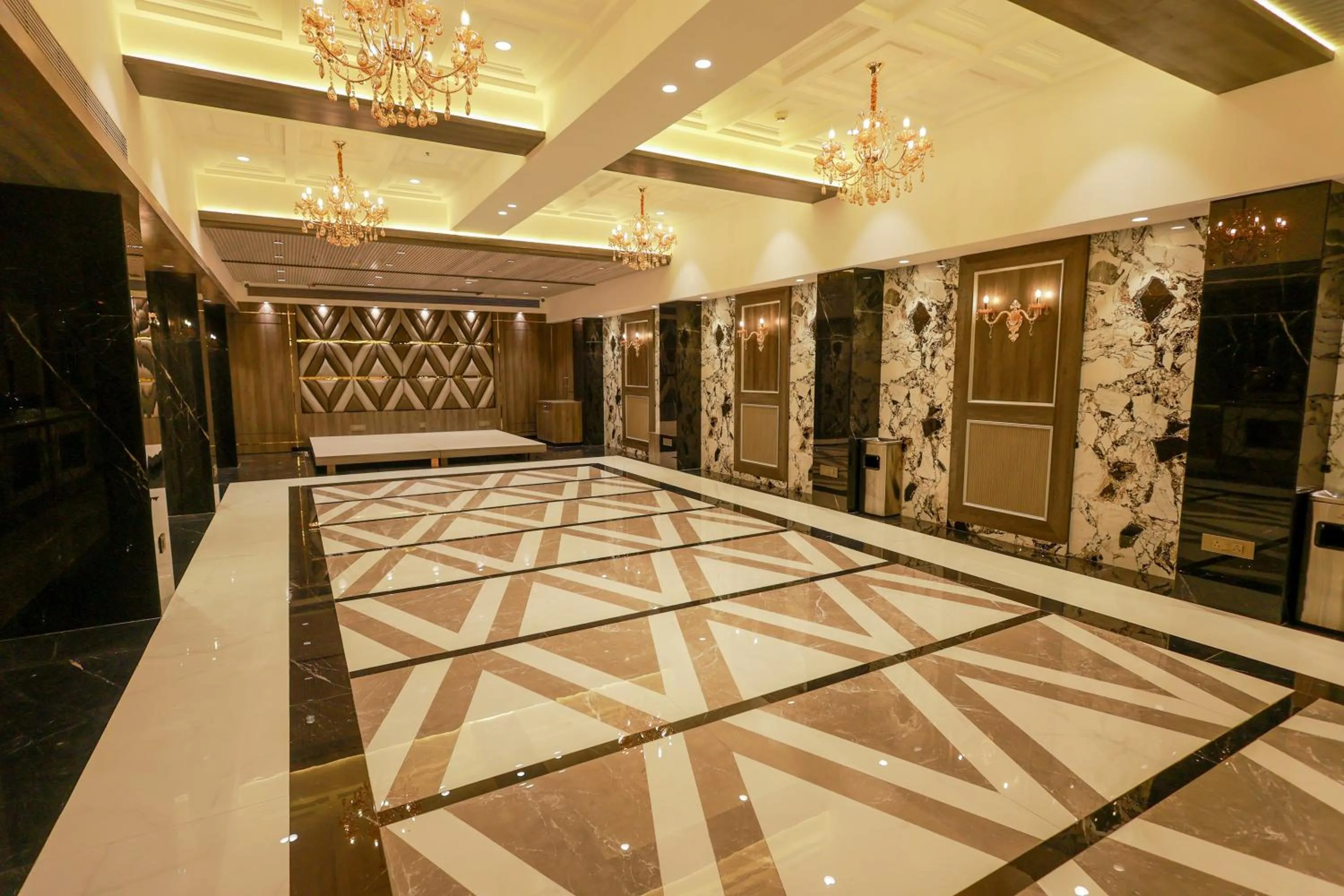 Area and facilities in Shera Hotels & Banquets