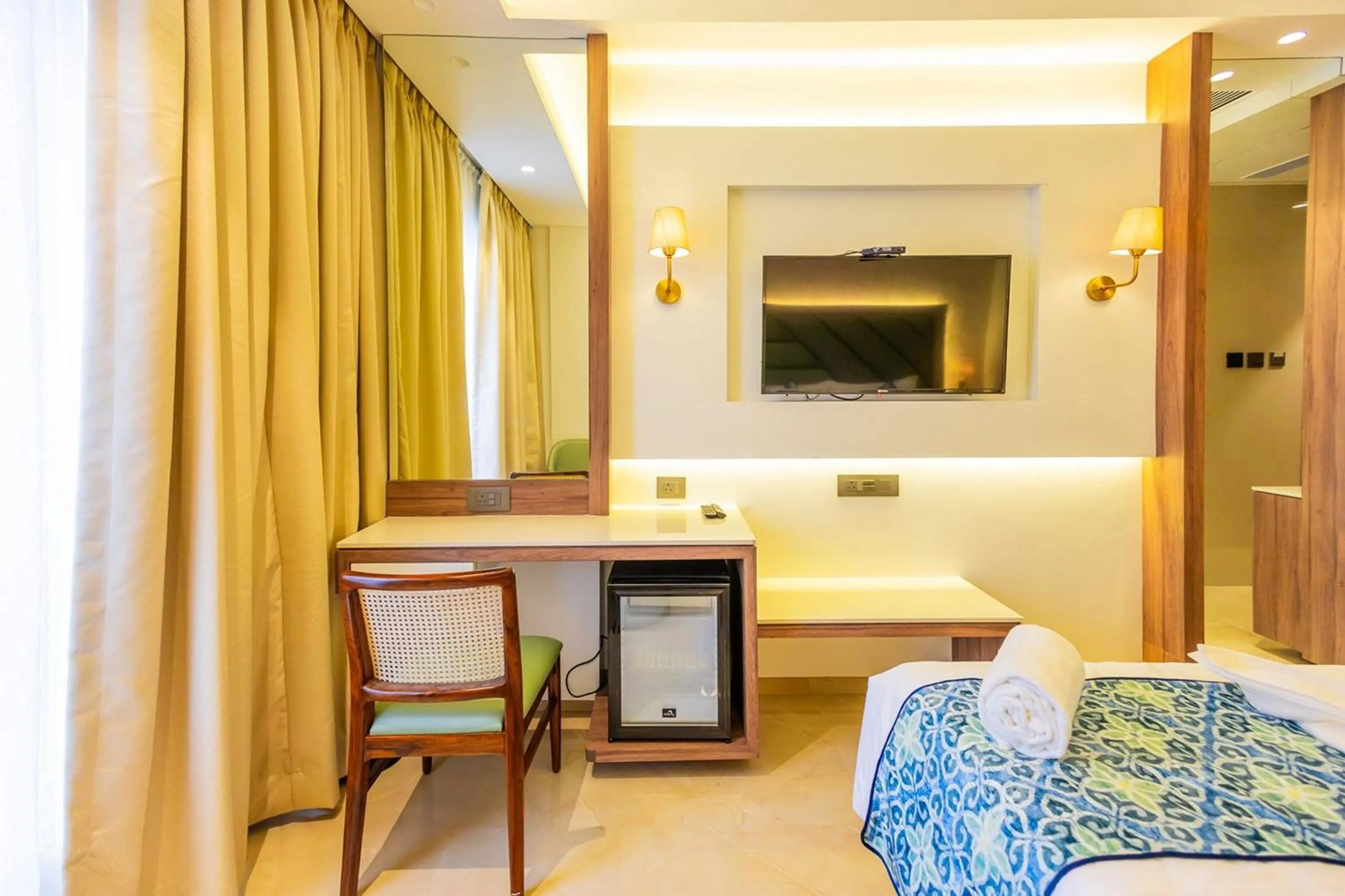 Bedroom, Bed in Shera Hotels & Banquets