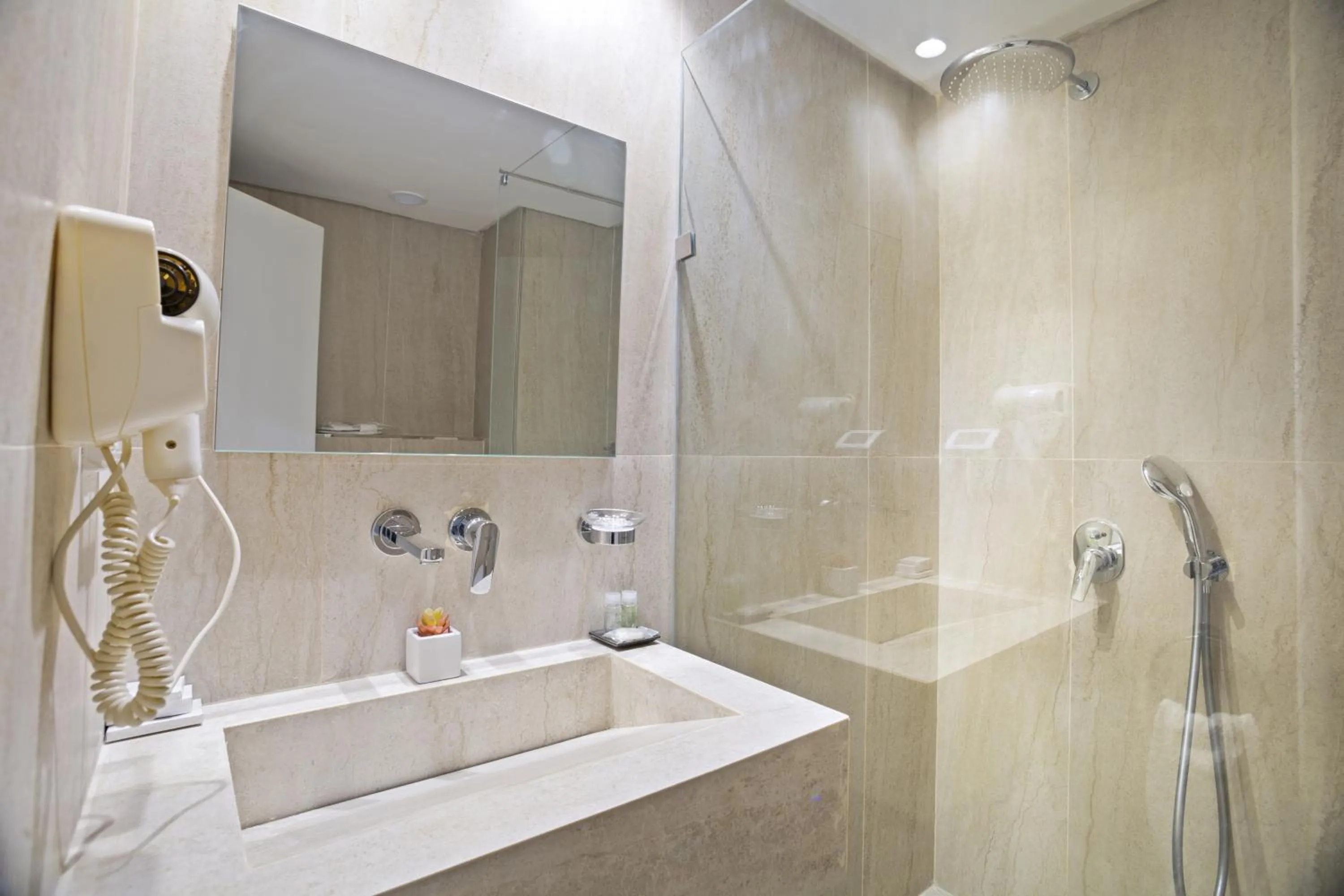 Shower in Hotel Donia Sfax