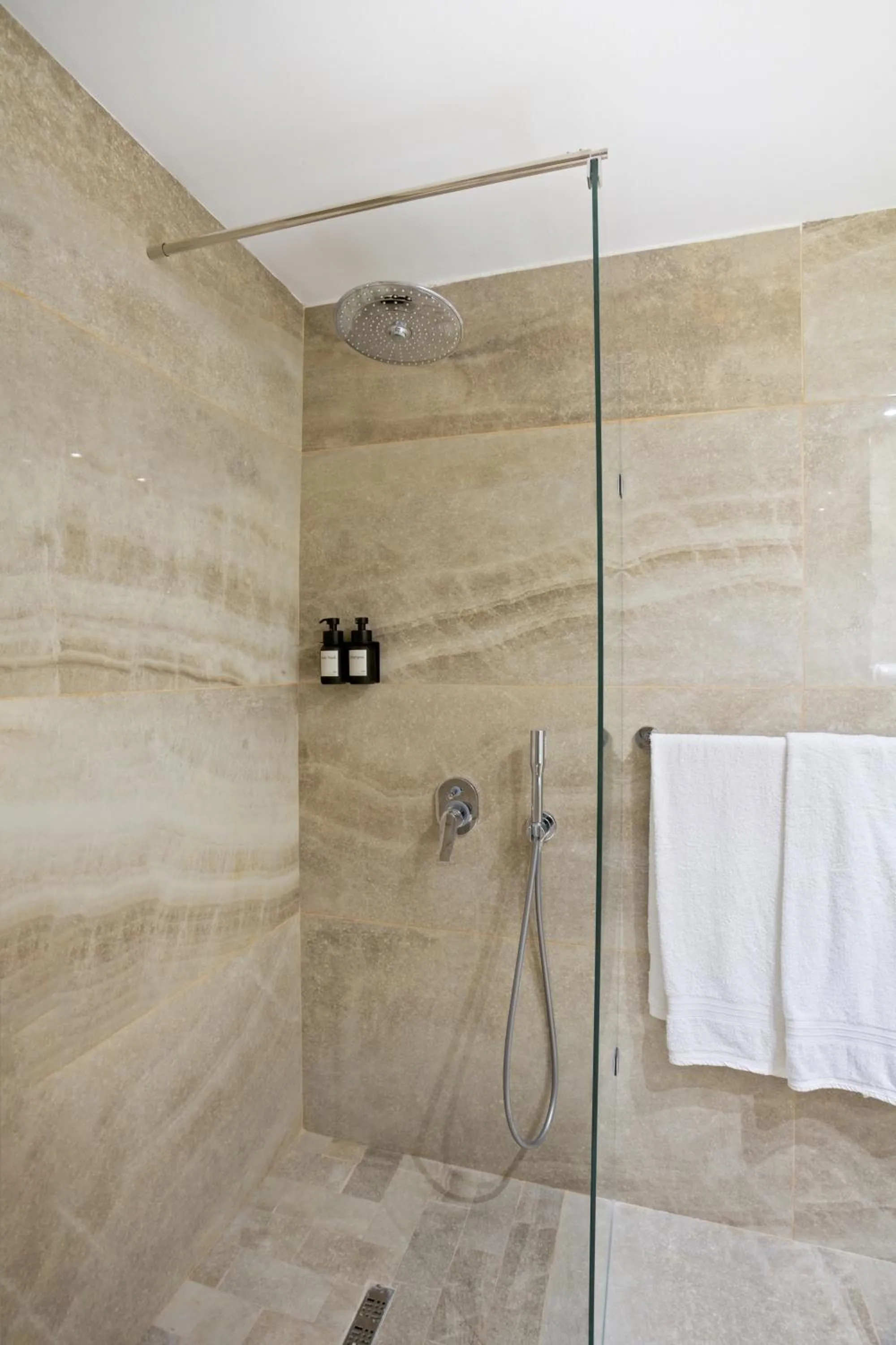 Shower in Hotel Donia Sfax