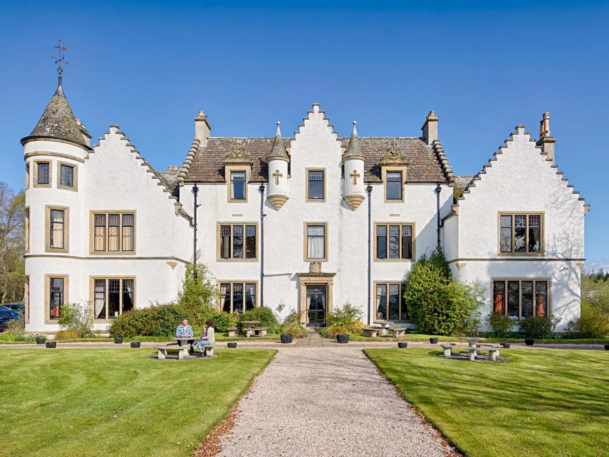 Facade/entrance in Kincraig Castle Hotel