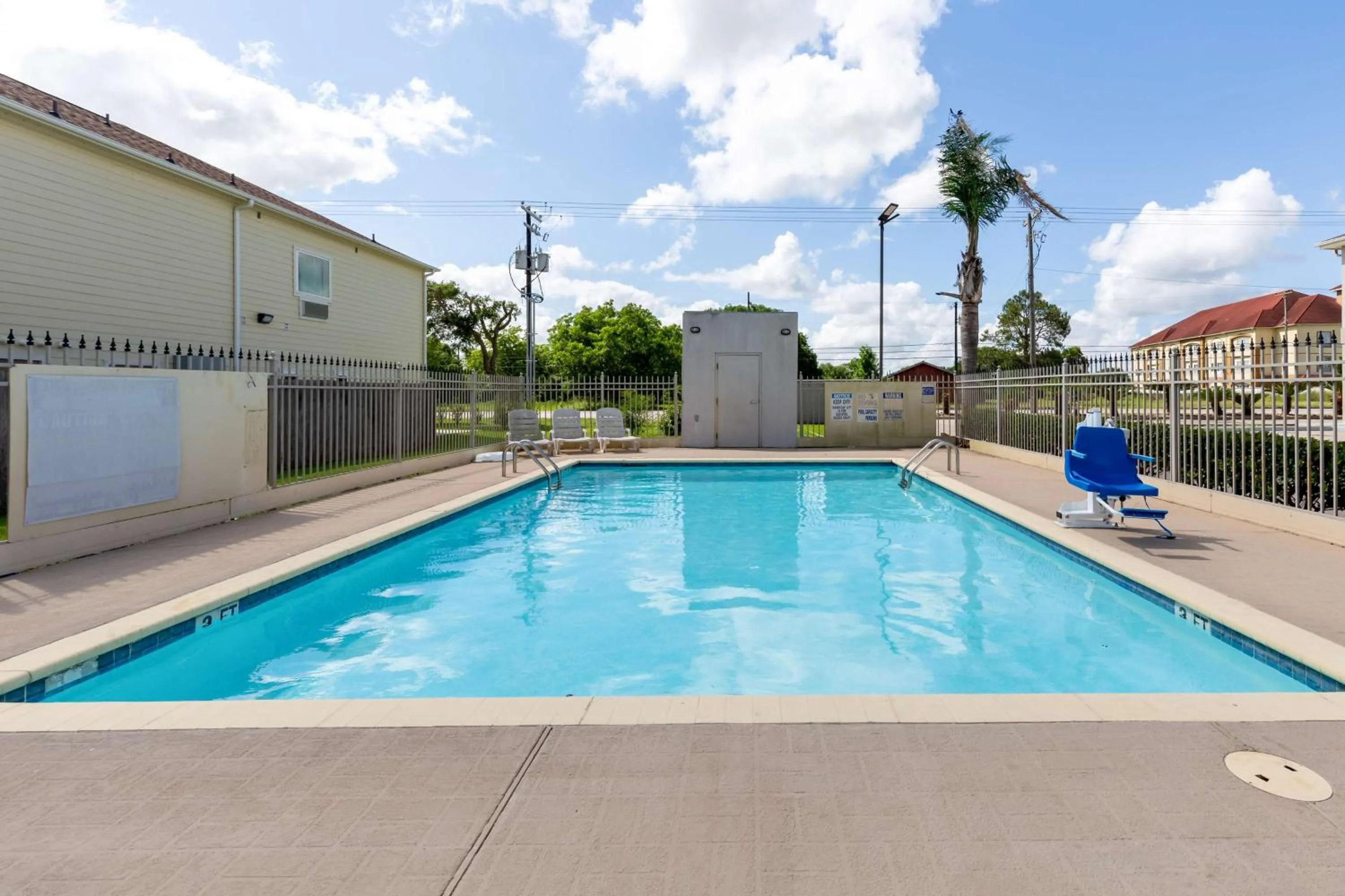 On site in Studio 6 Bay City TX