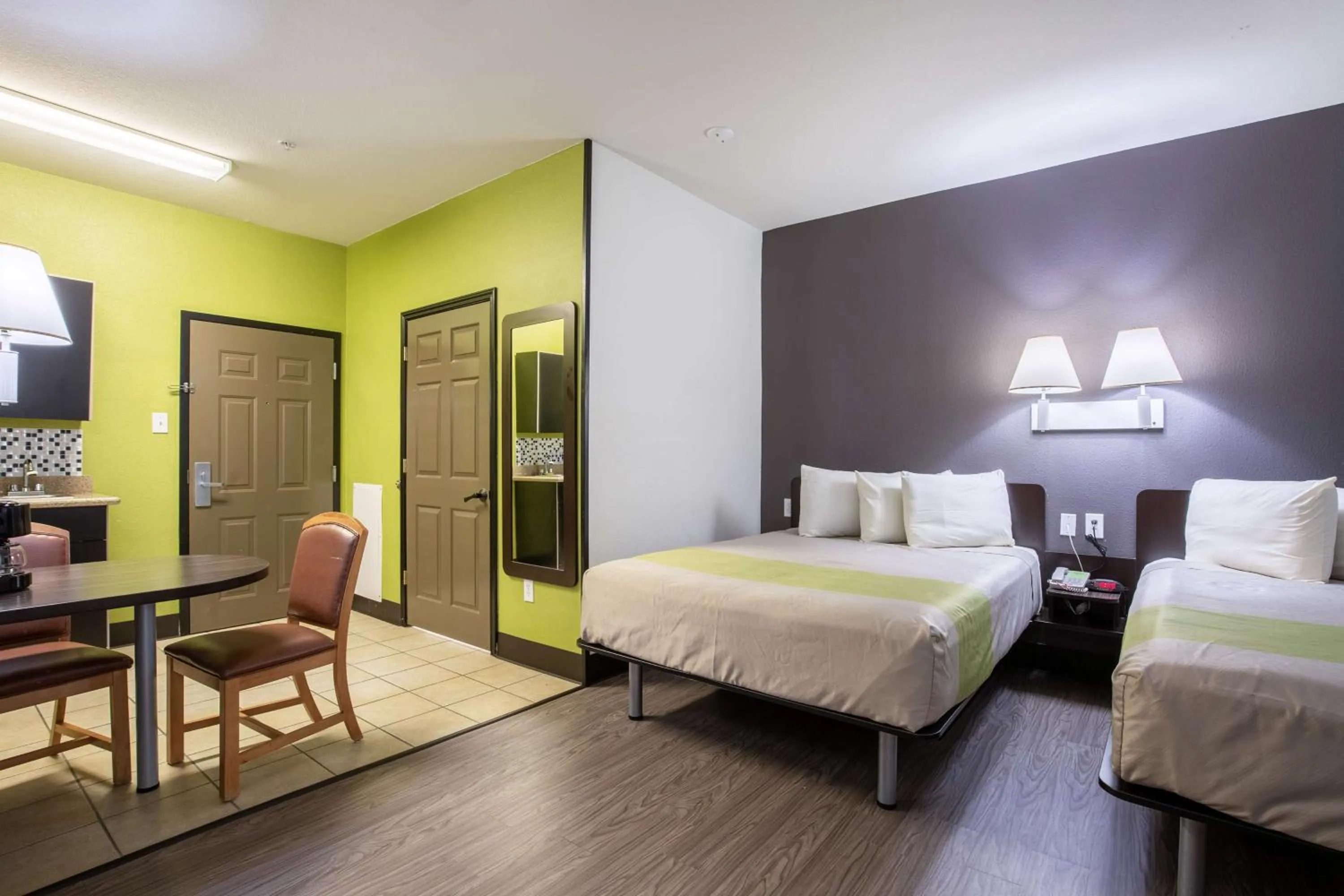 Photo of the whole room, Bed in Studio 6 Bay City TX