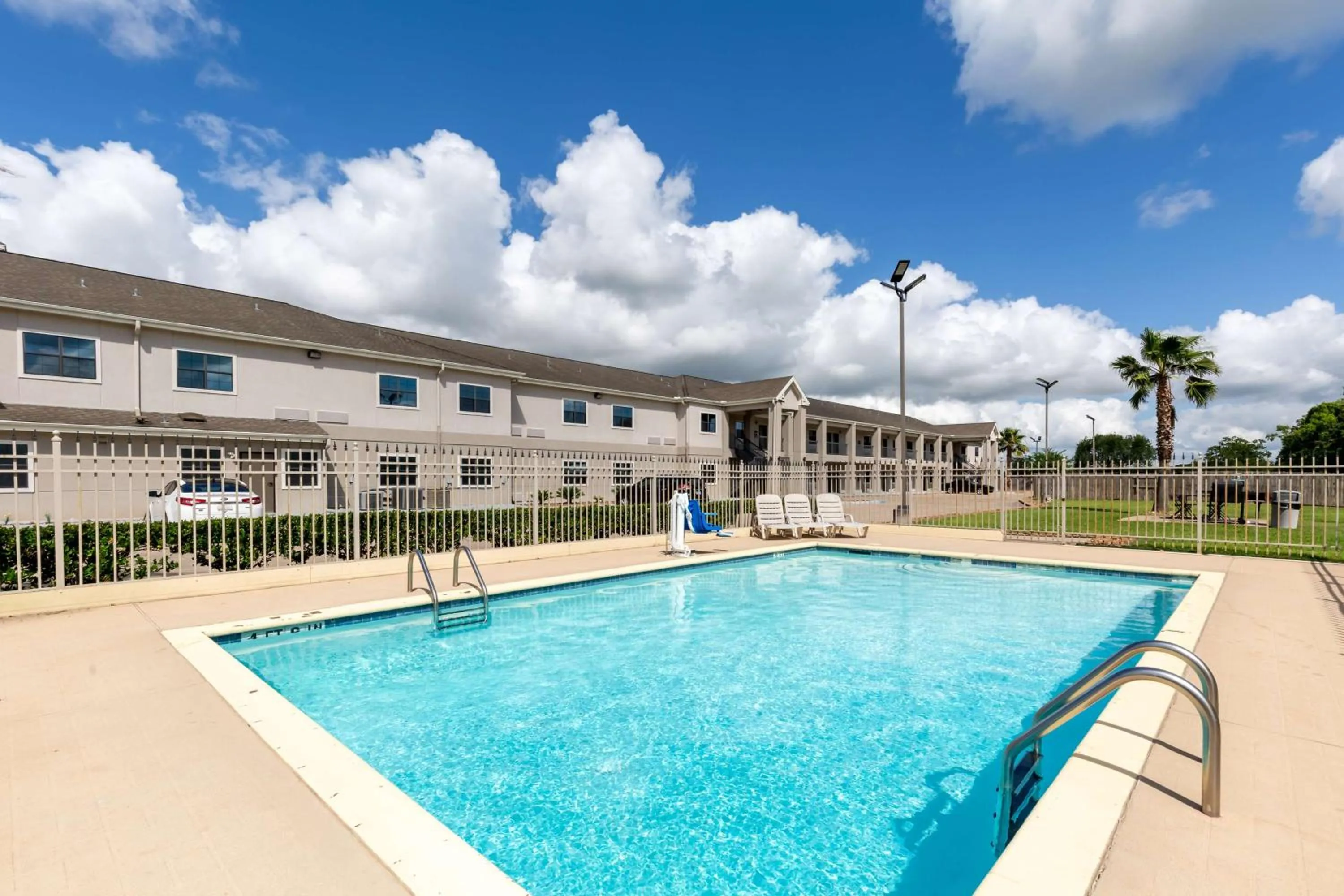 On site in Studio 6 Bay City TX