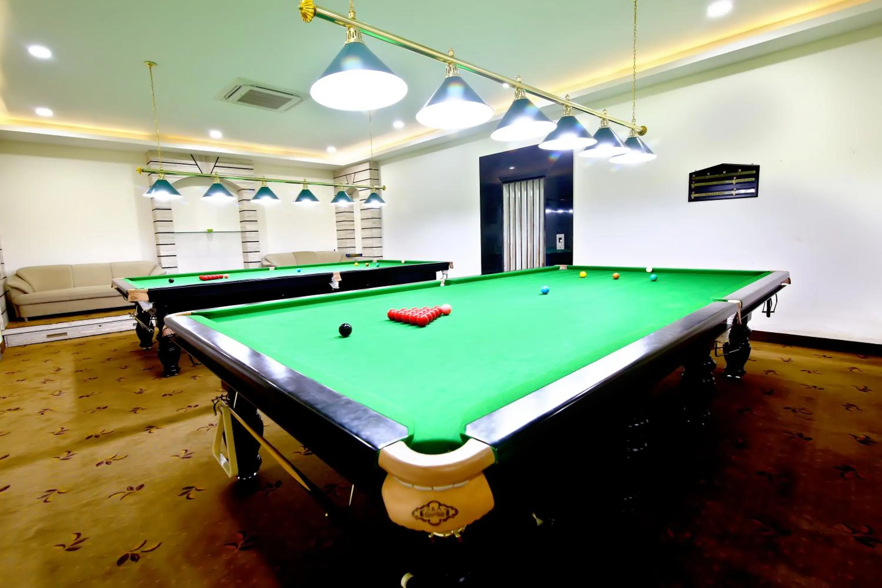 Billiard in Hotel Solaris