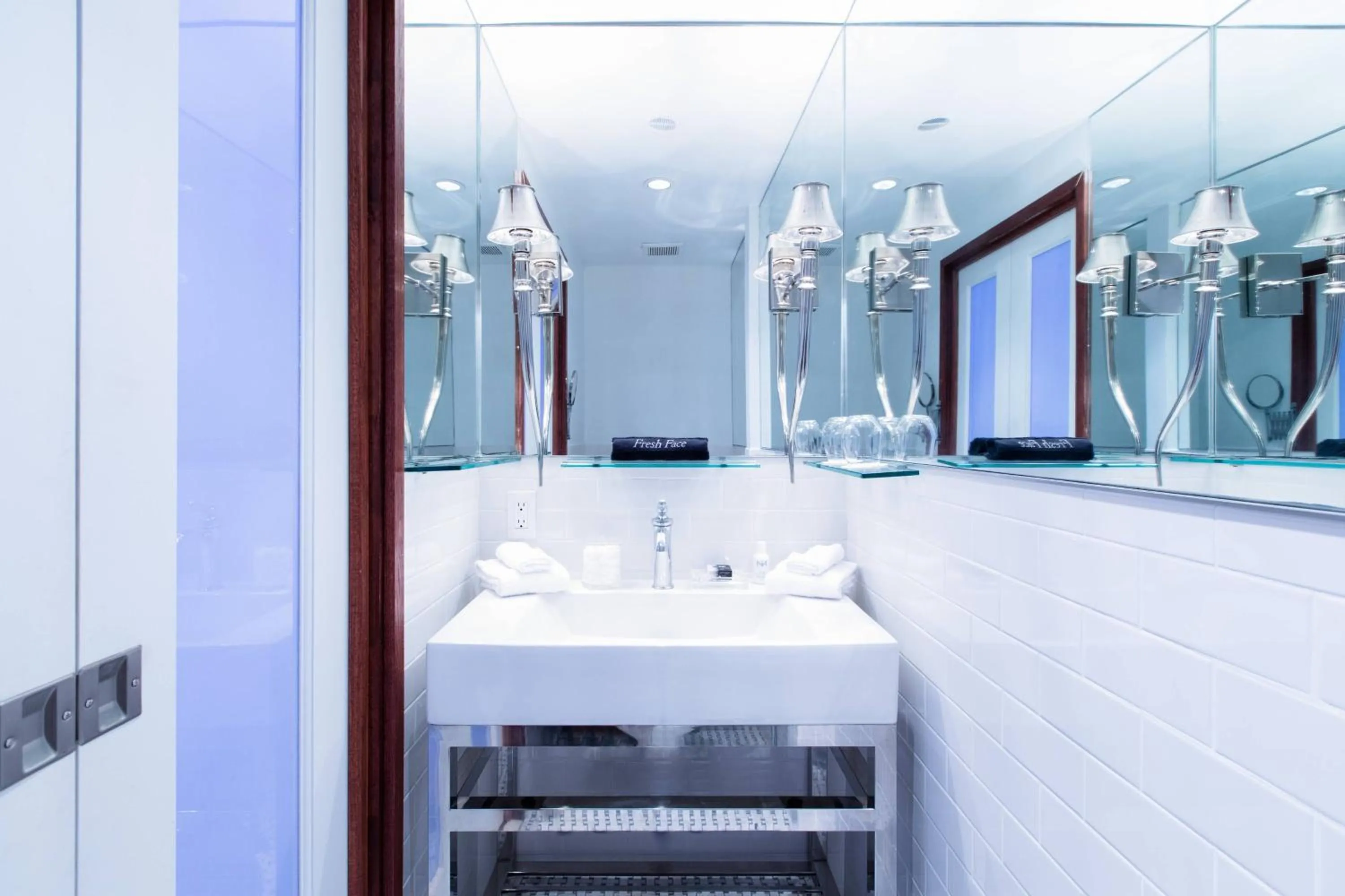 Photo of the whole room, Bed in The Saint Hotel Key West, Autograph Collection, Adult Only