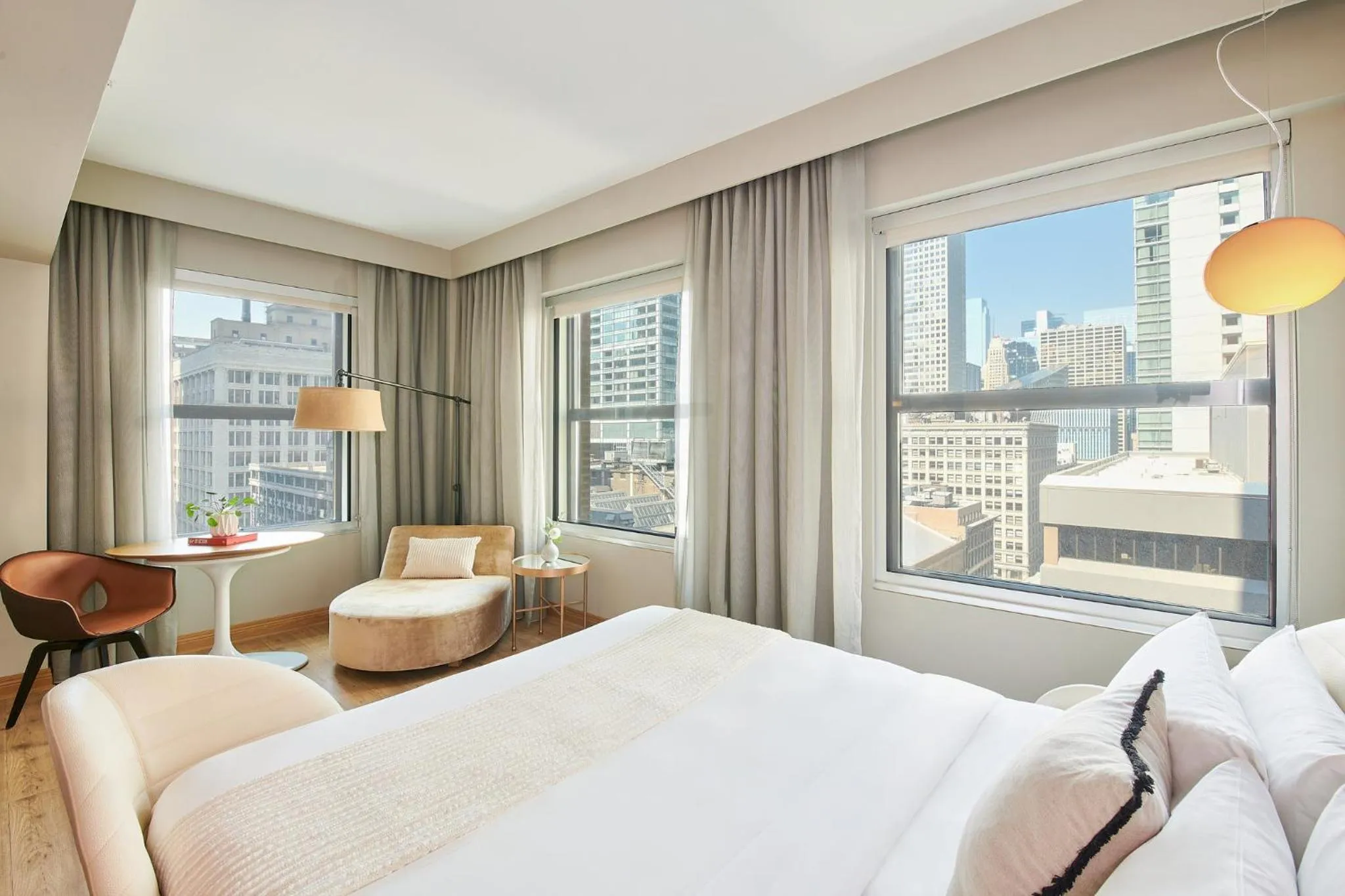 Property building, Bed in Virgin Hotels Chicago