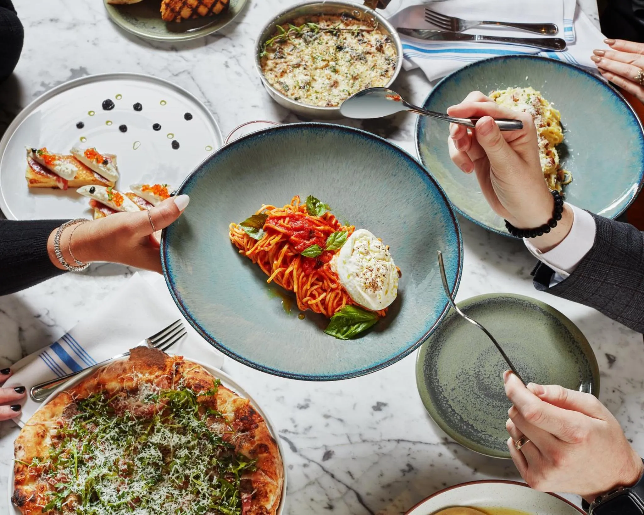 Restaurant/places to eat in Virgin Hotels Chicago