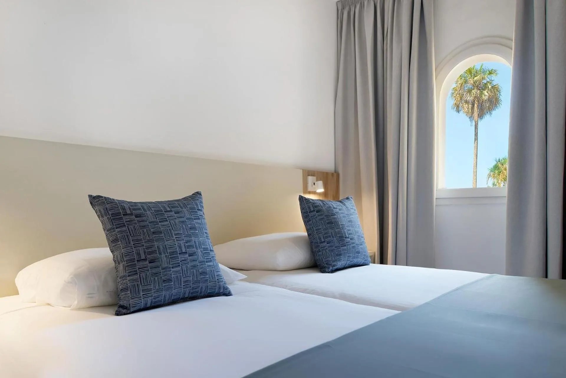 Photo of the whole room, Bed in Sport Hotel Monte Feliz - powered by Playitas