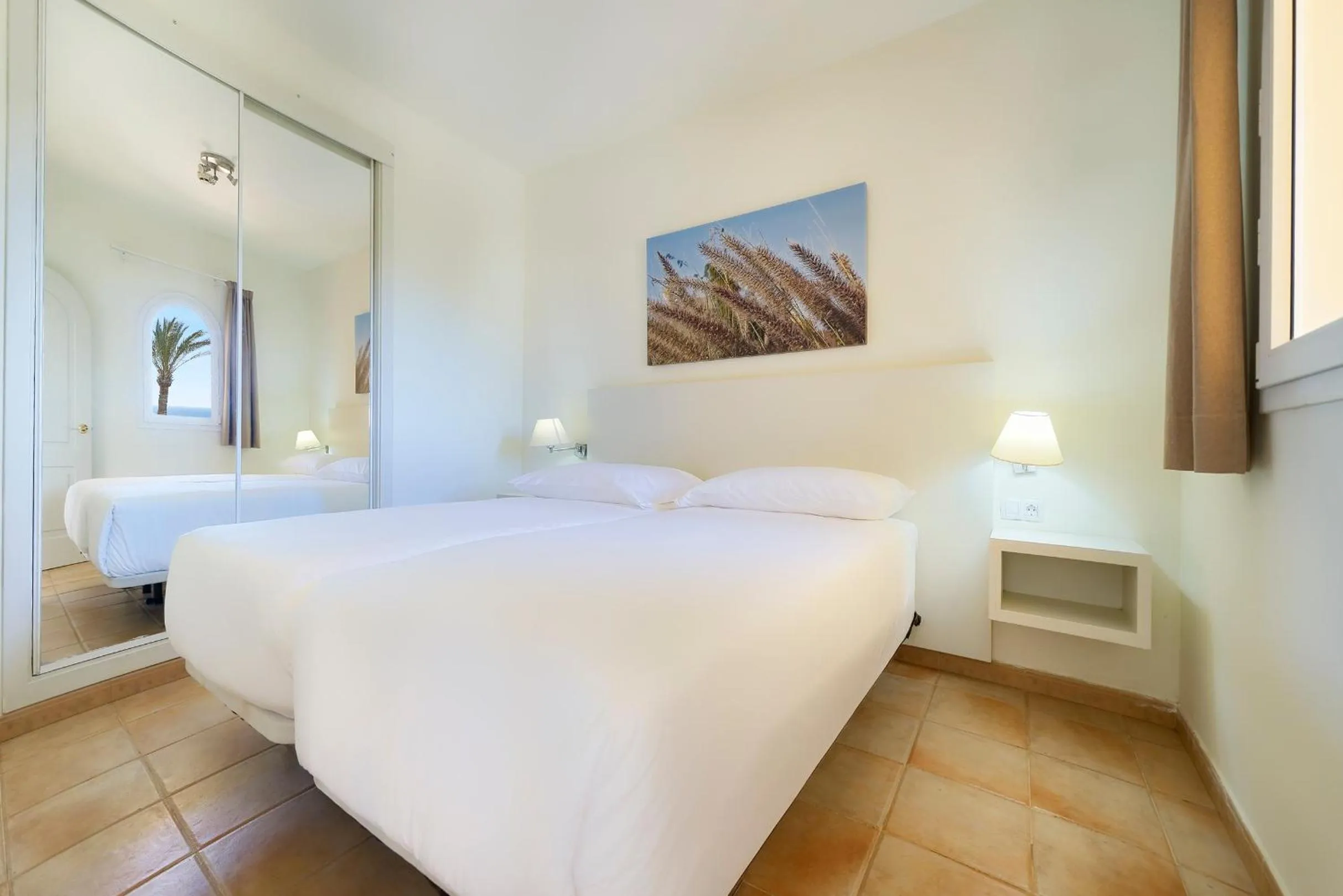 Classic Two Bedroom Apartment with Balcony in Sport Hotel Monte Feliz - powered by Playitas