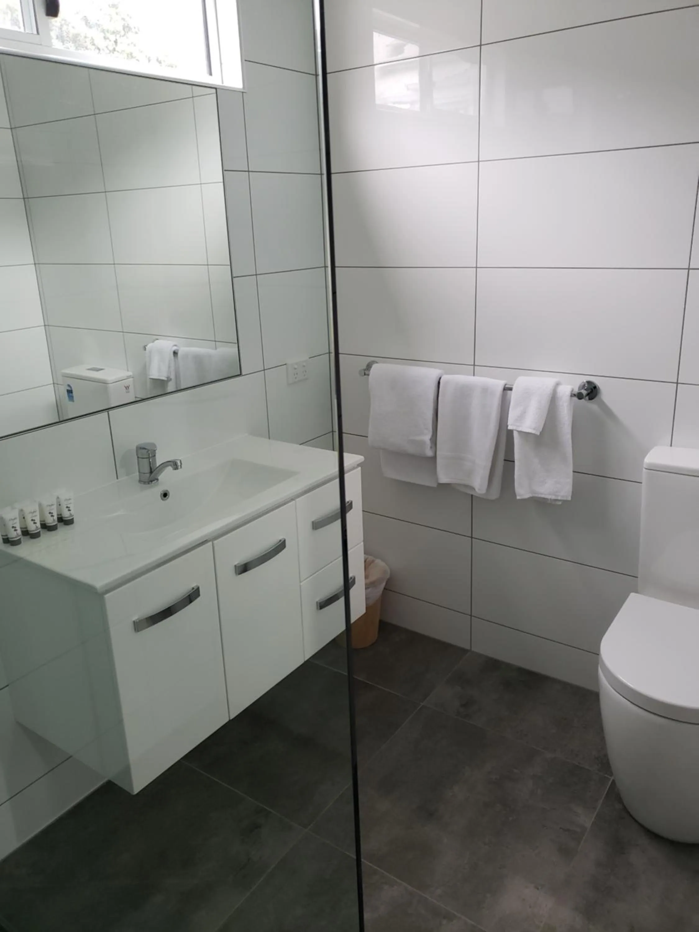 Shower in Marlo Hotel