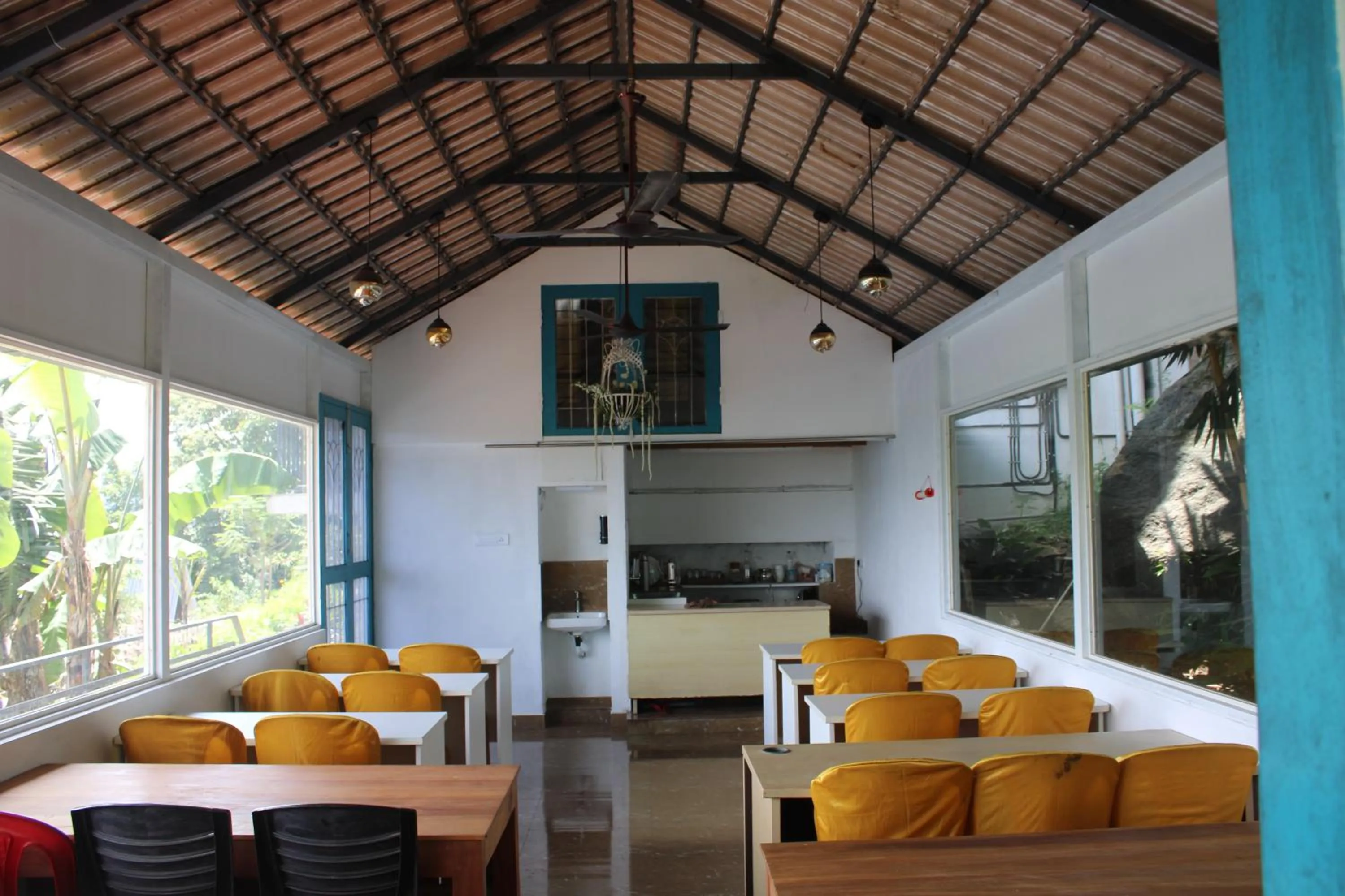 Restaurant/places to eat in Mist Farm House