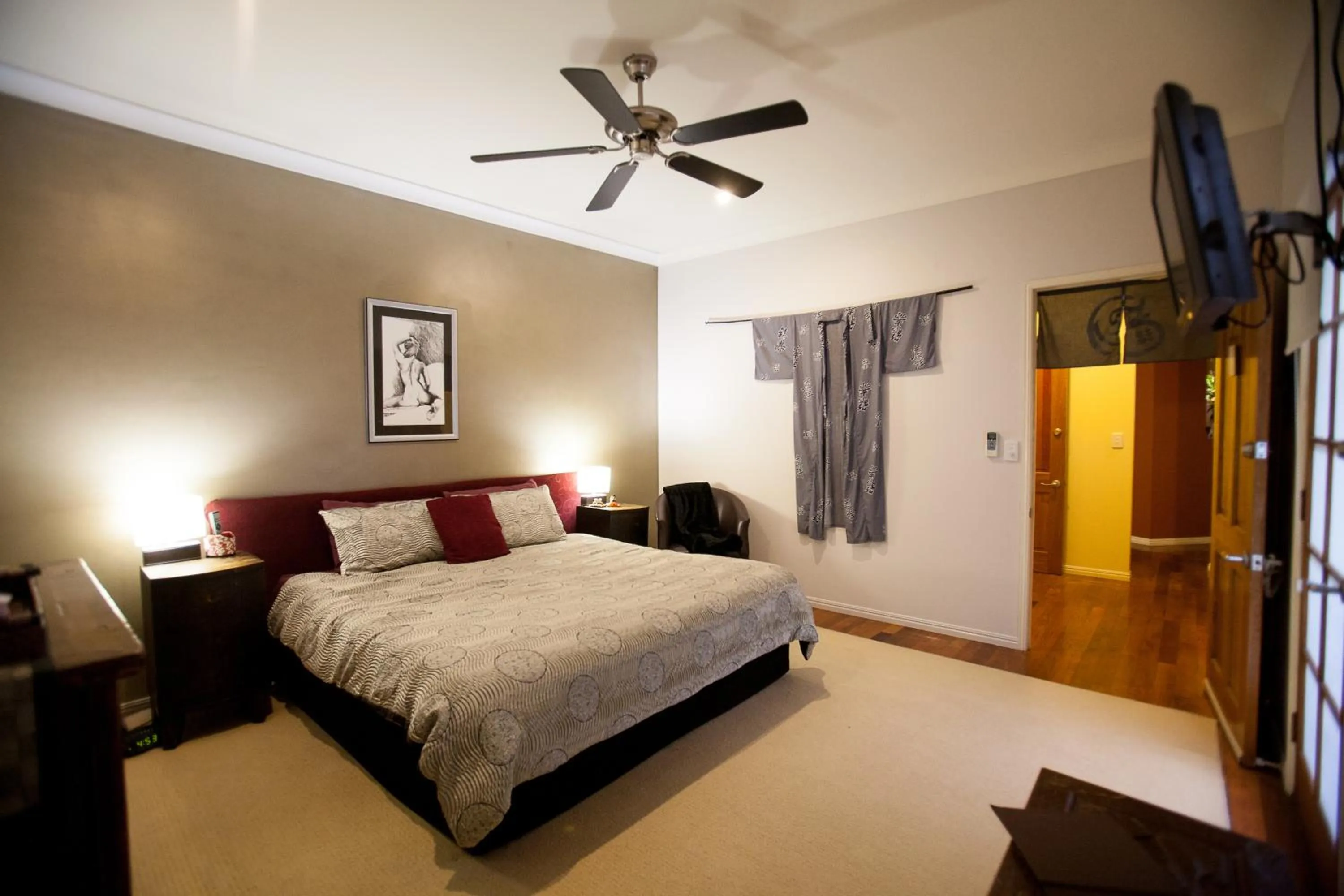 Photo of the whole room, Bed in Mt Cotton Retreat