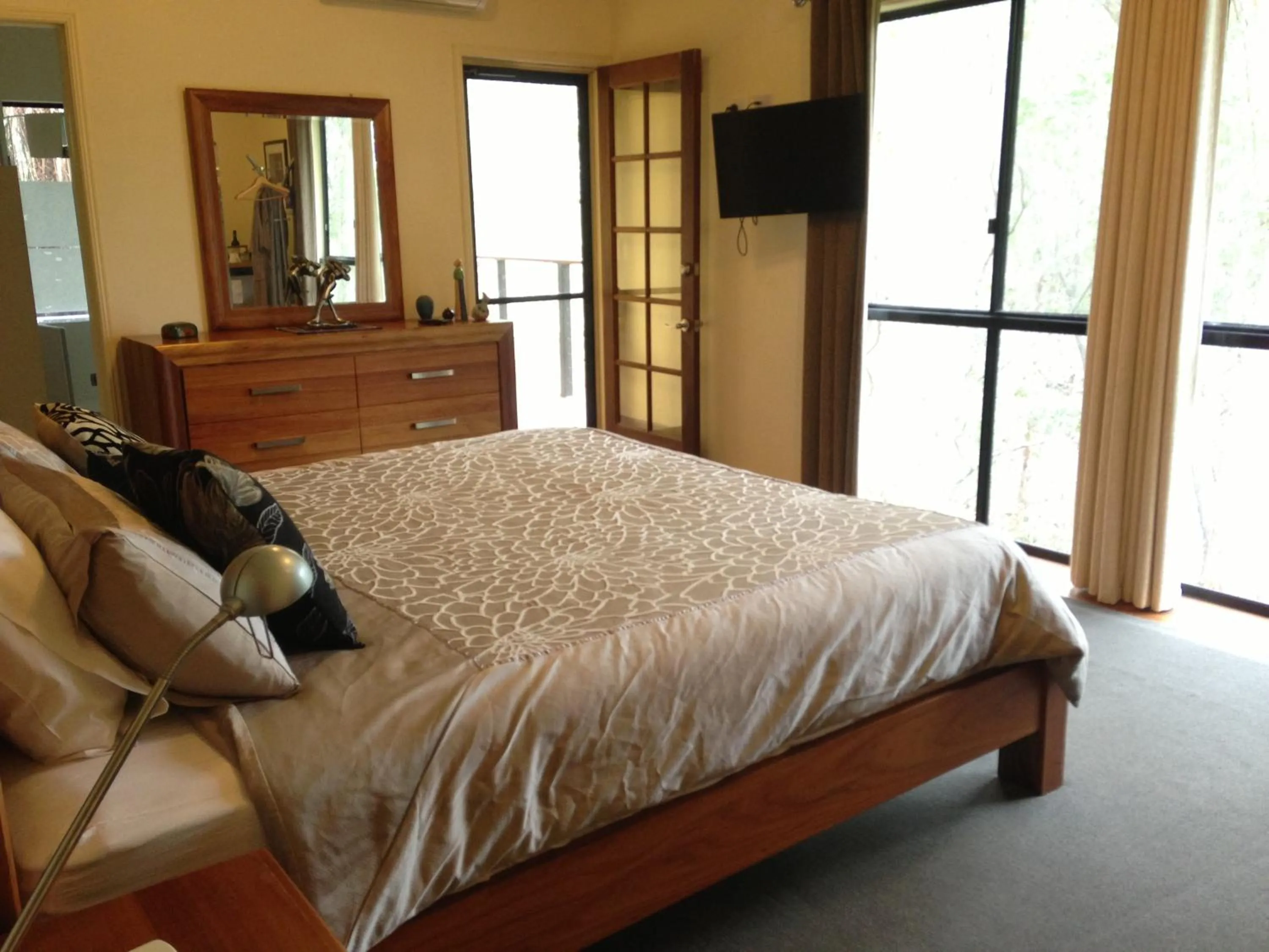 View (from property/room), Bed in Mt Cotton Retreat