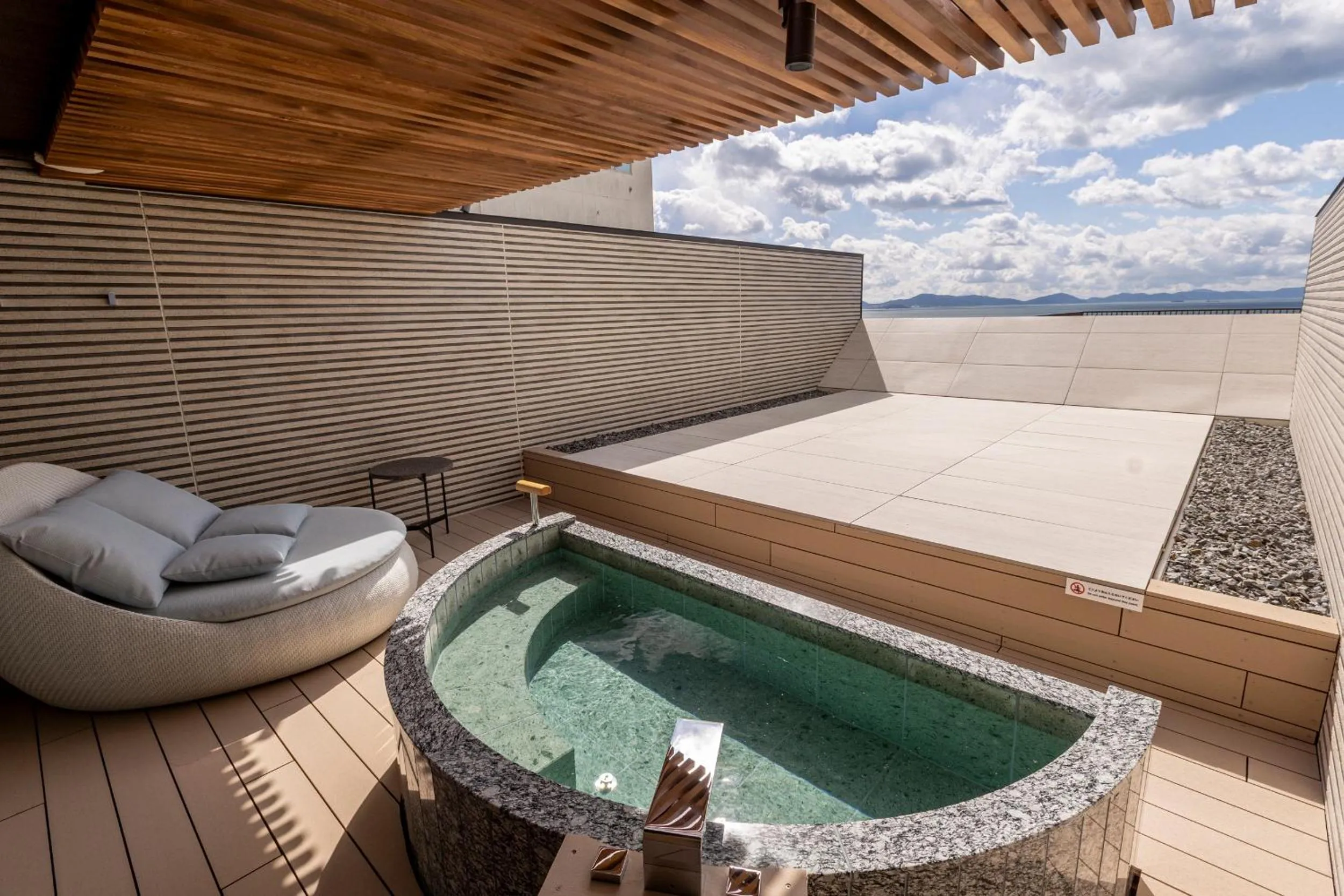 Hot Tub in Hotel Meizanso