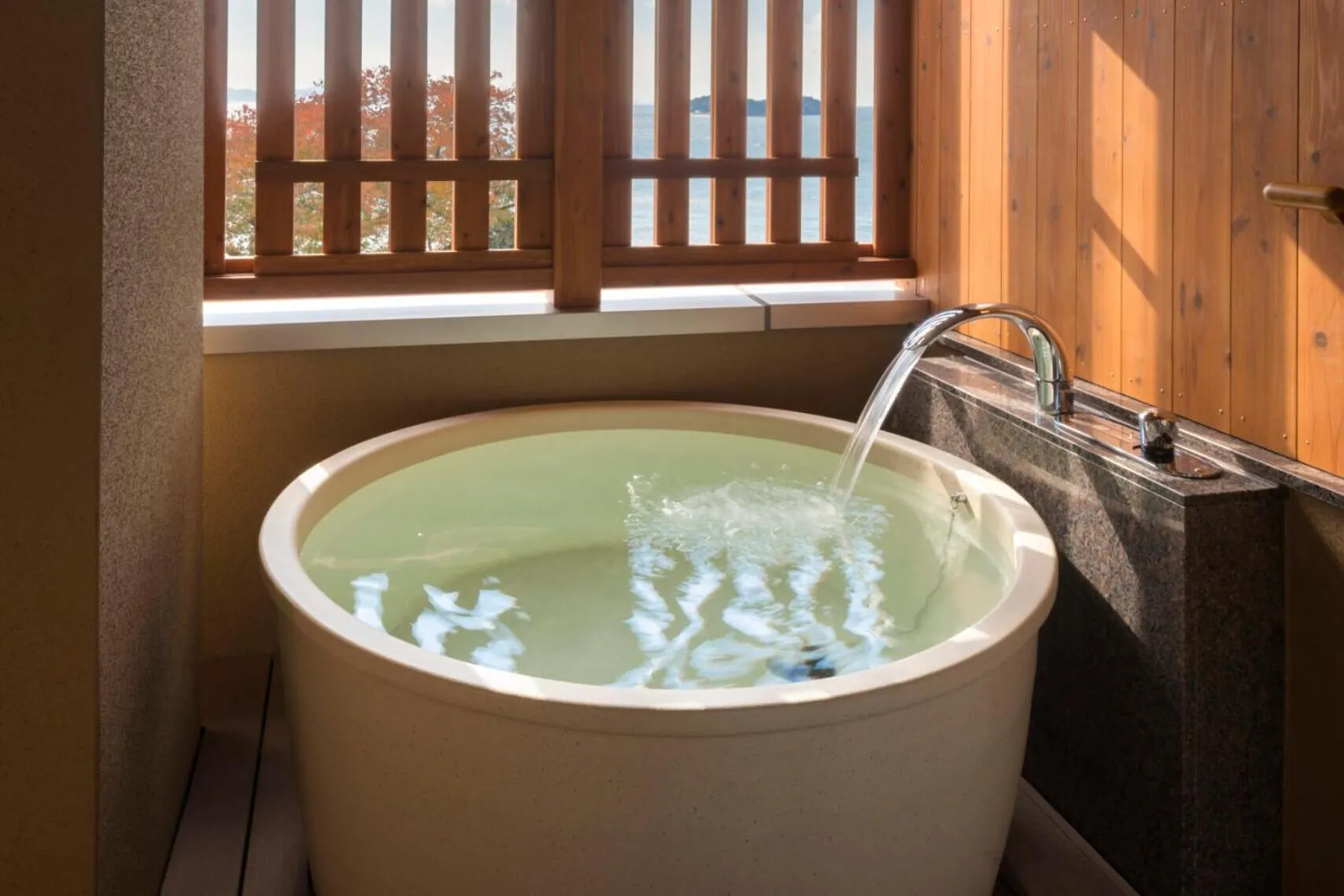 Hot Tub in Hotel Meizanso