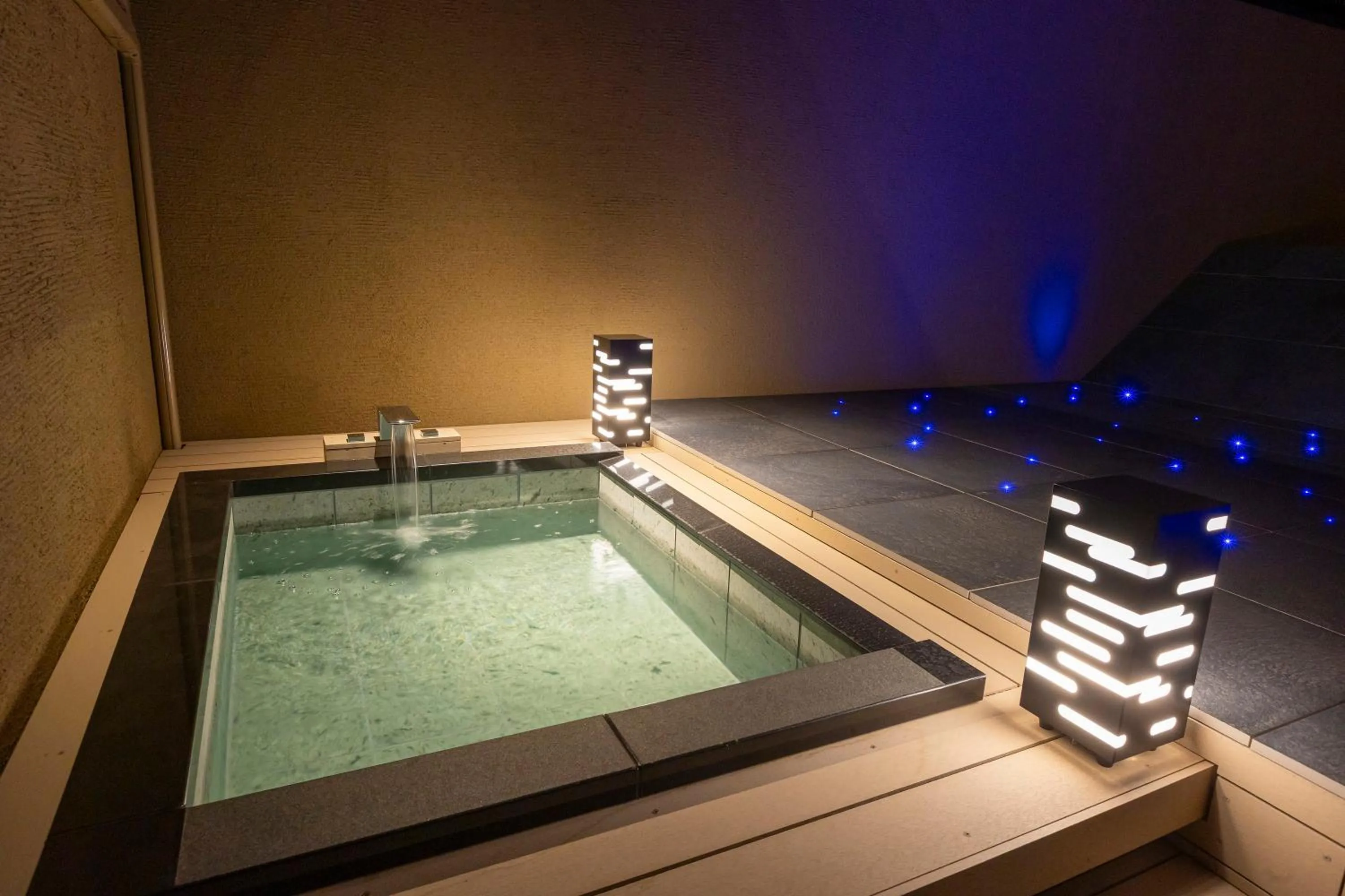 Night in Hotel Meizanso