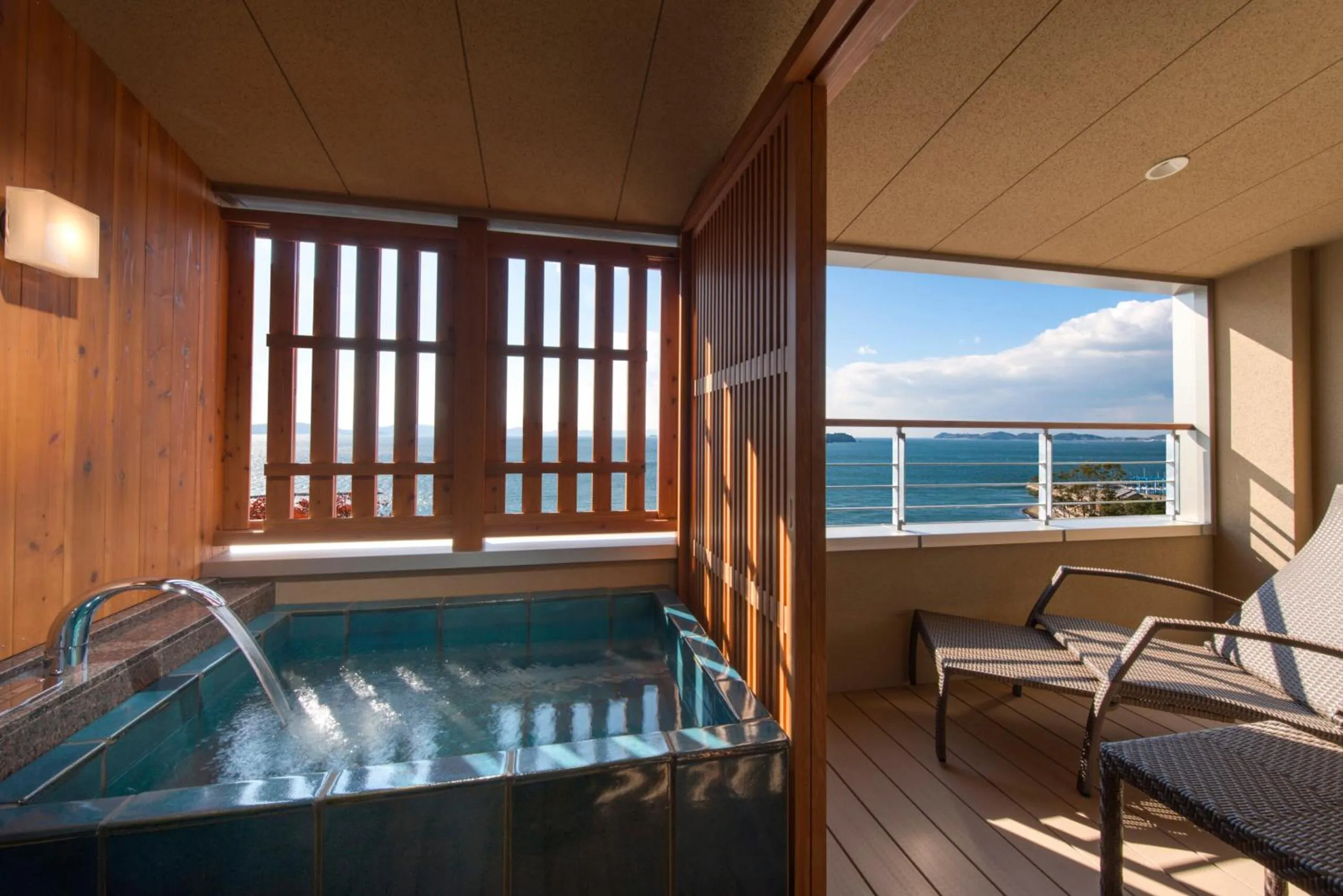 Hot Tub in Hotel Meizanso