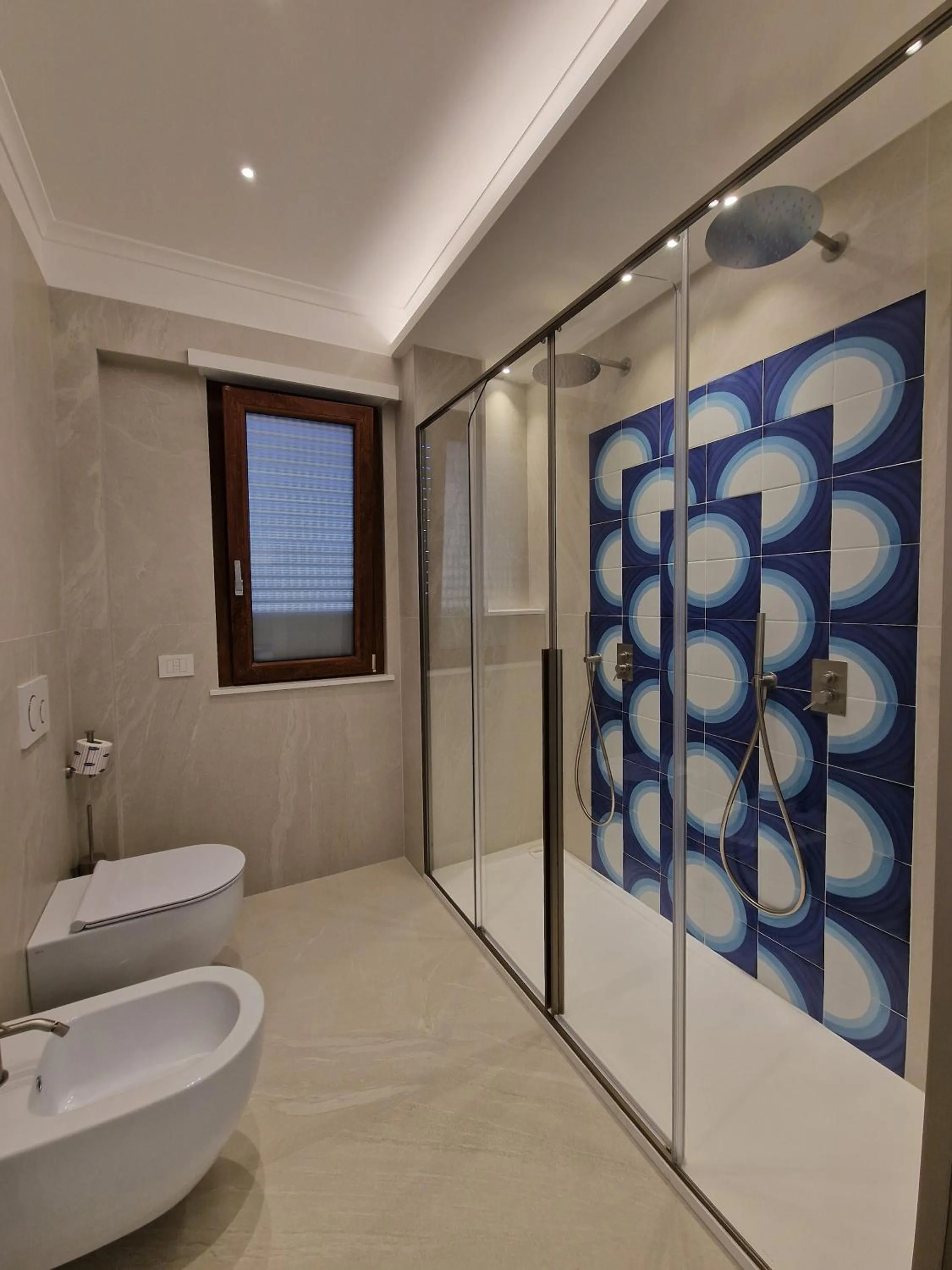 Shower in Hotel Leone