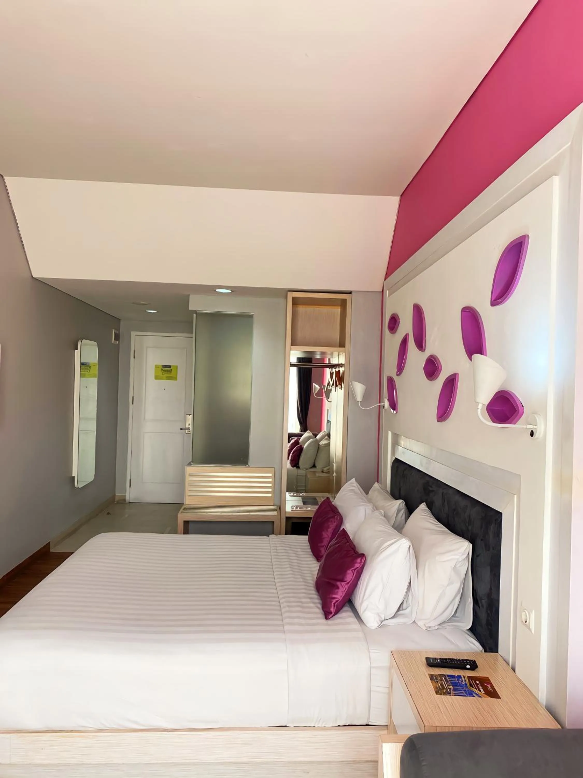 Bed in Shakti Hotel Bandung