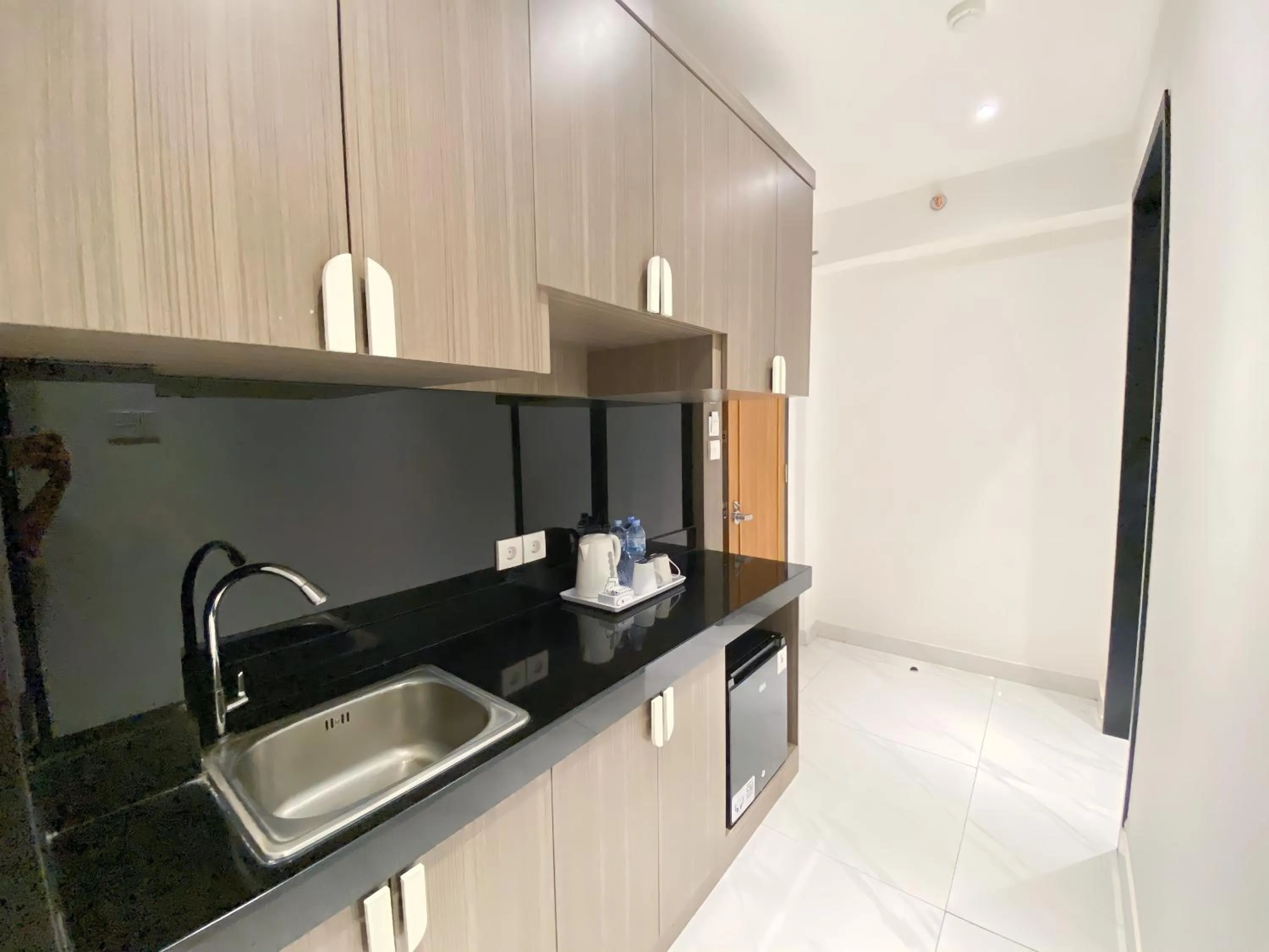 Kitchen or kitchenette in Shakti Hotel Bandung