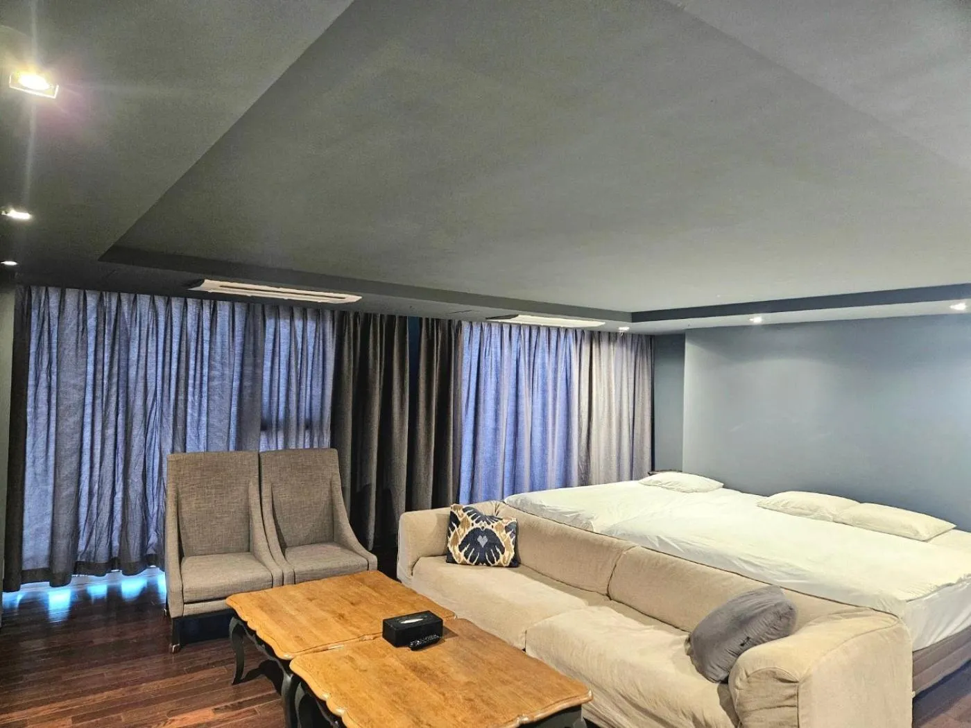 Bed in Sungsan Marina Hotel