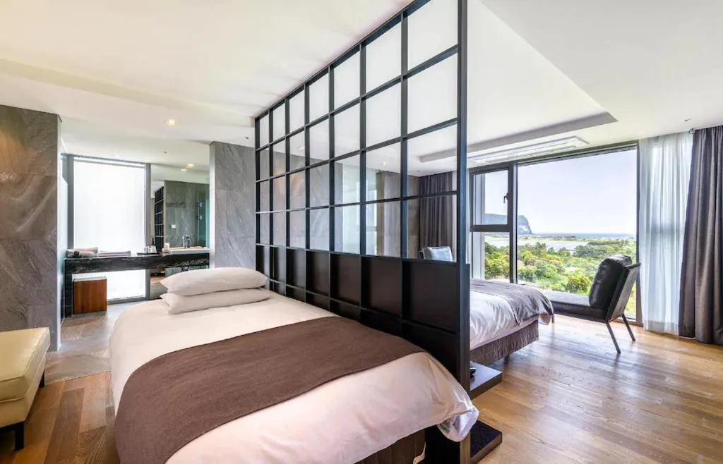 Bedroom, Bed in Sungsan Marina Hotel