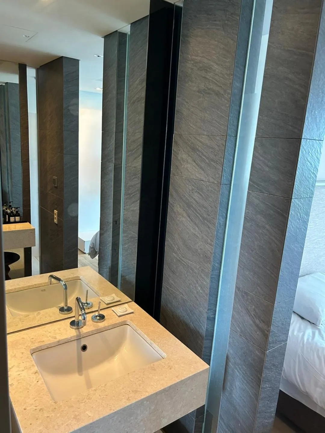 Bathroom in Sungsan Marina Hotel