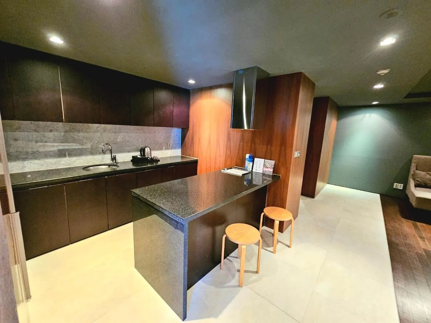 Kitchen or kitchenette in Sungsan Marina Hotel