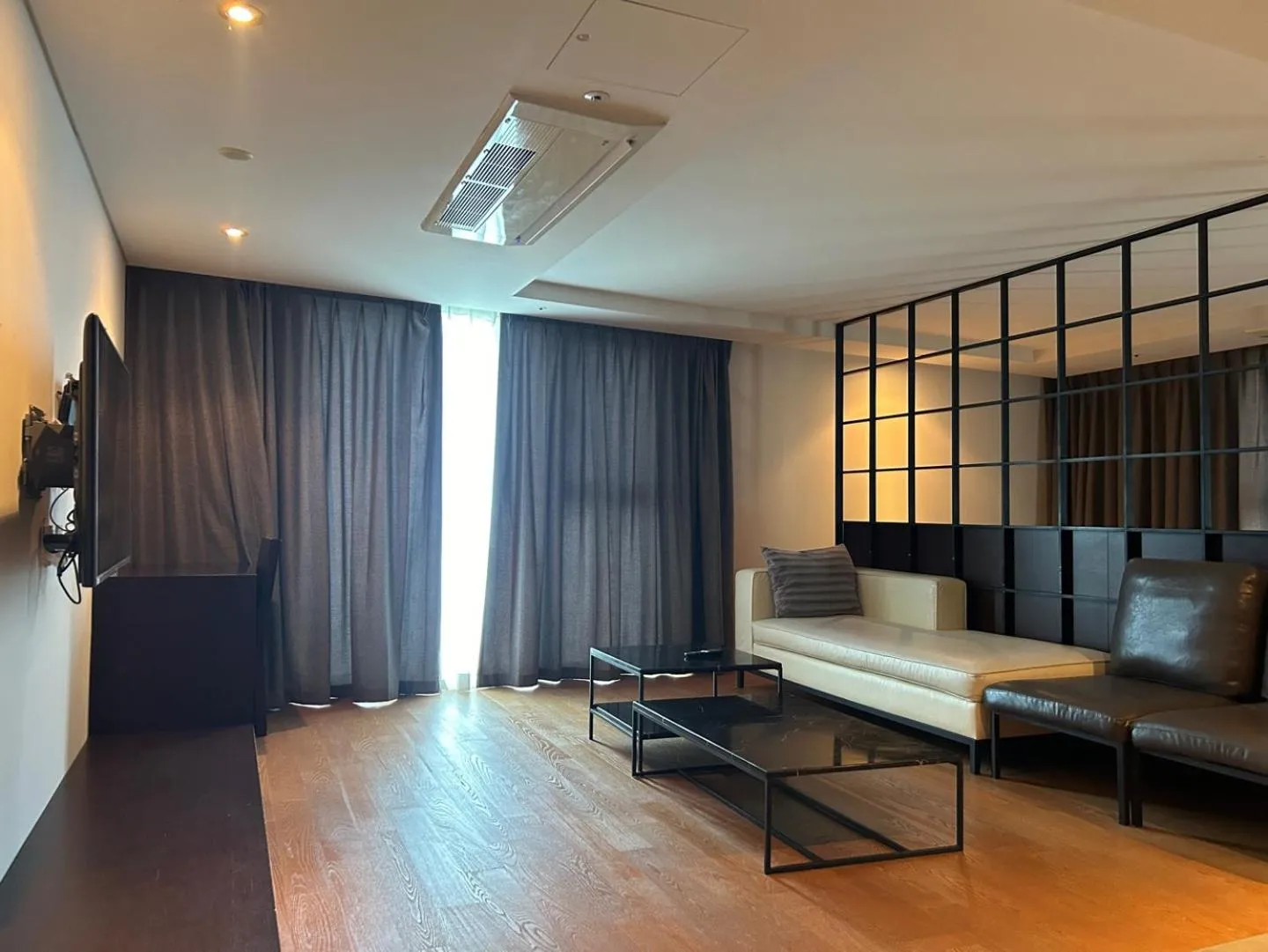 TV and multimedia in Sungsan Marina Hotel