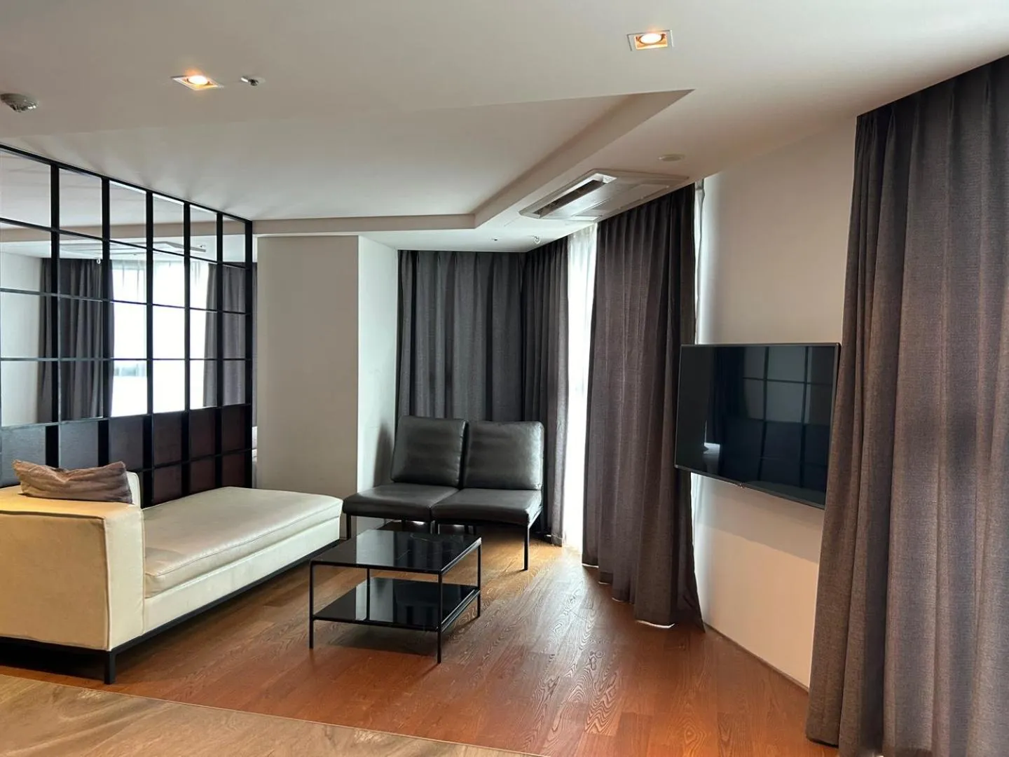 TV and multimedia, Bed in Sungsan Marina Hotel