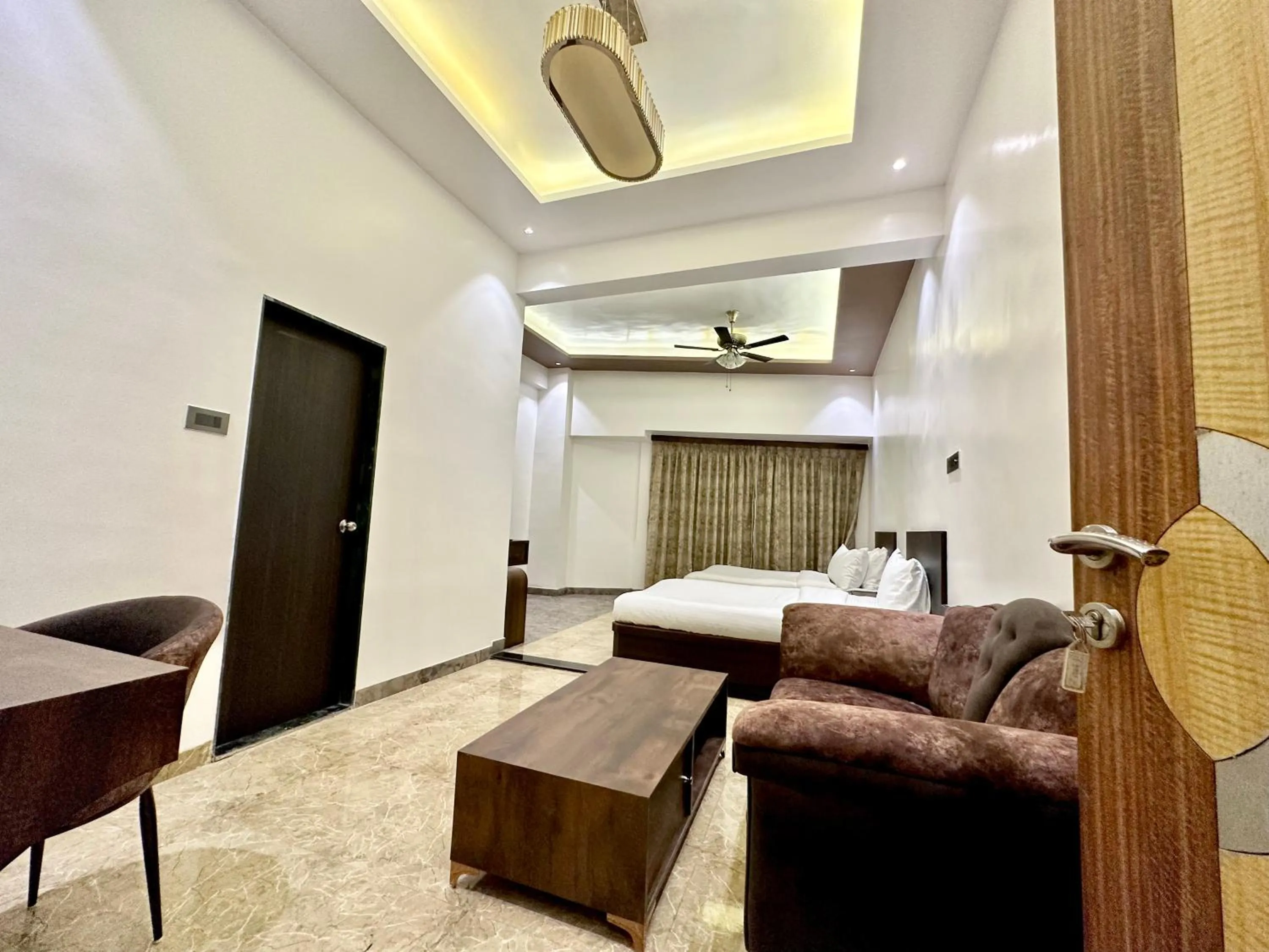 Bed in TAKHT- Executive Suites and Rooms