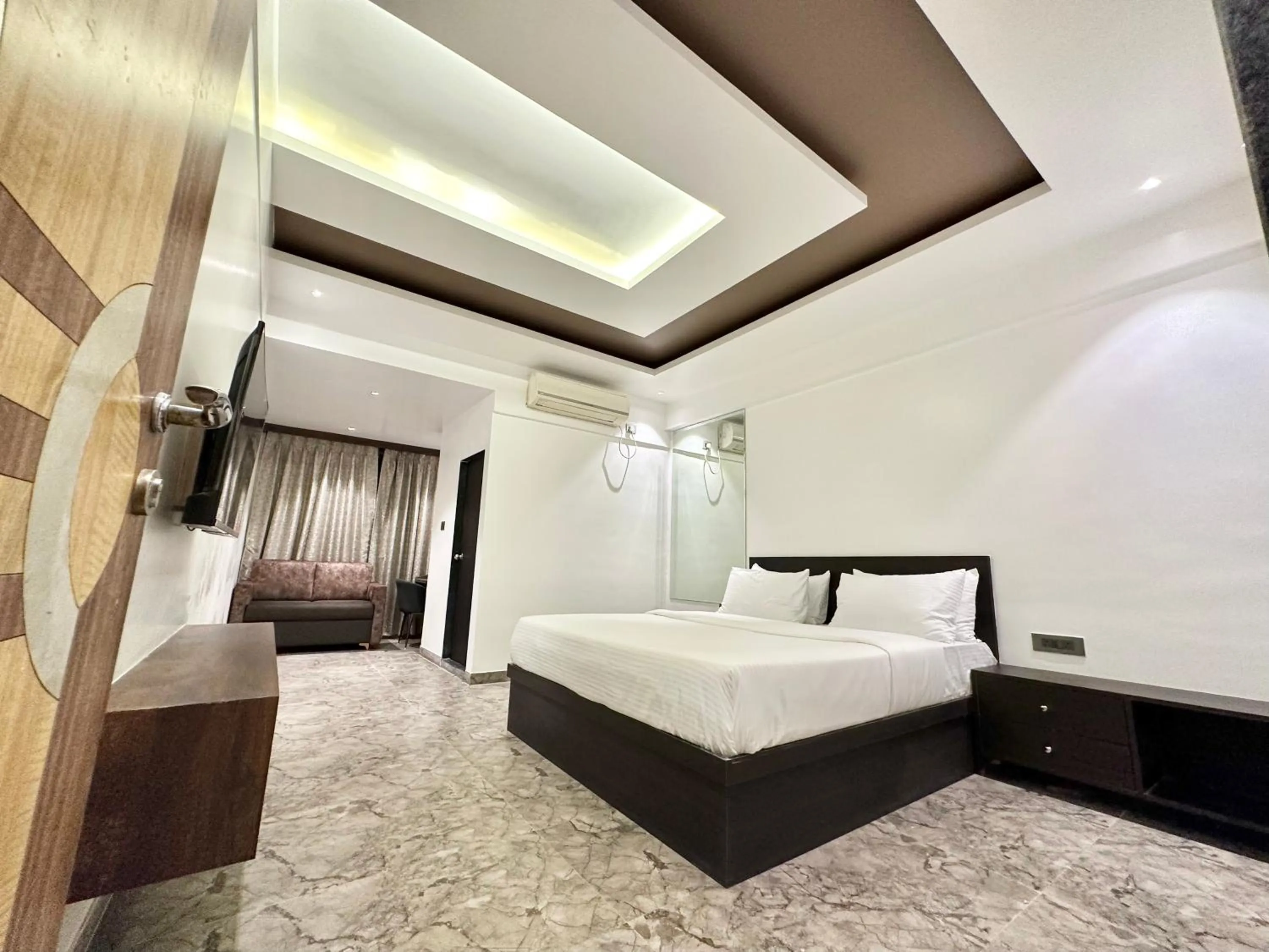 Bed in TAKHT- Executive Suites and Rooms