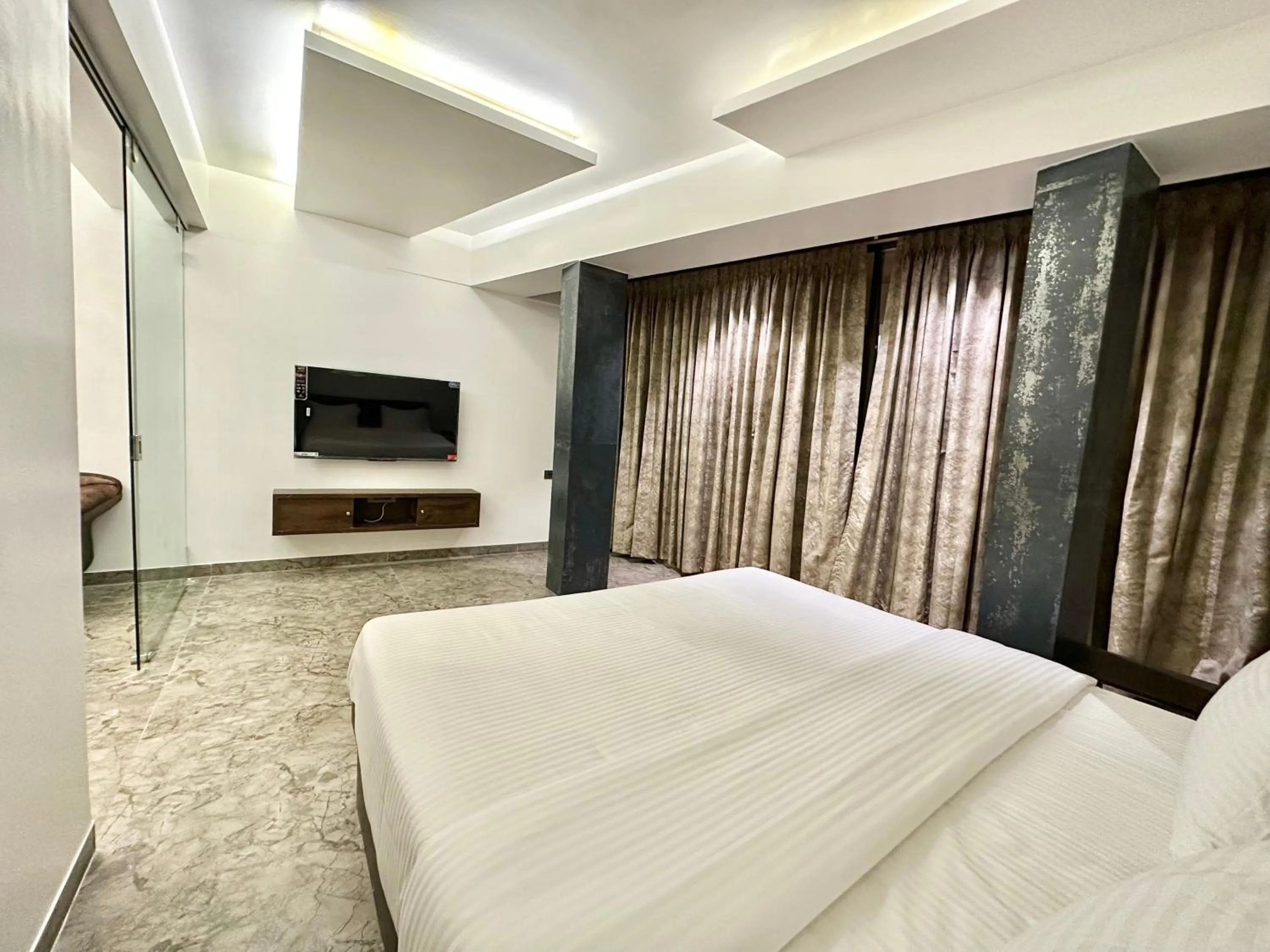 Bed in TAKHT- Executive Suites and Rooms