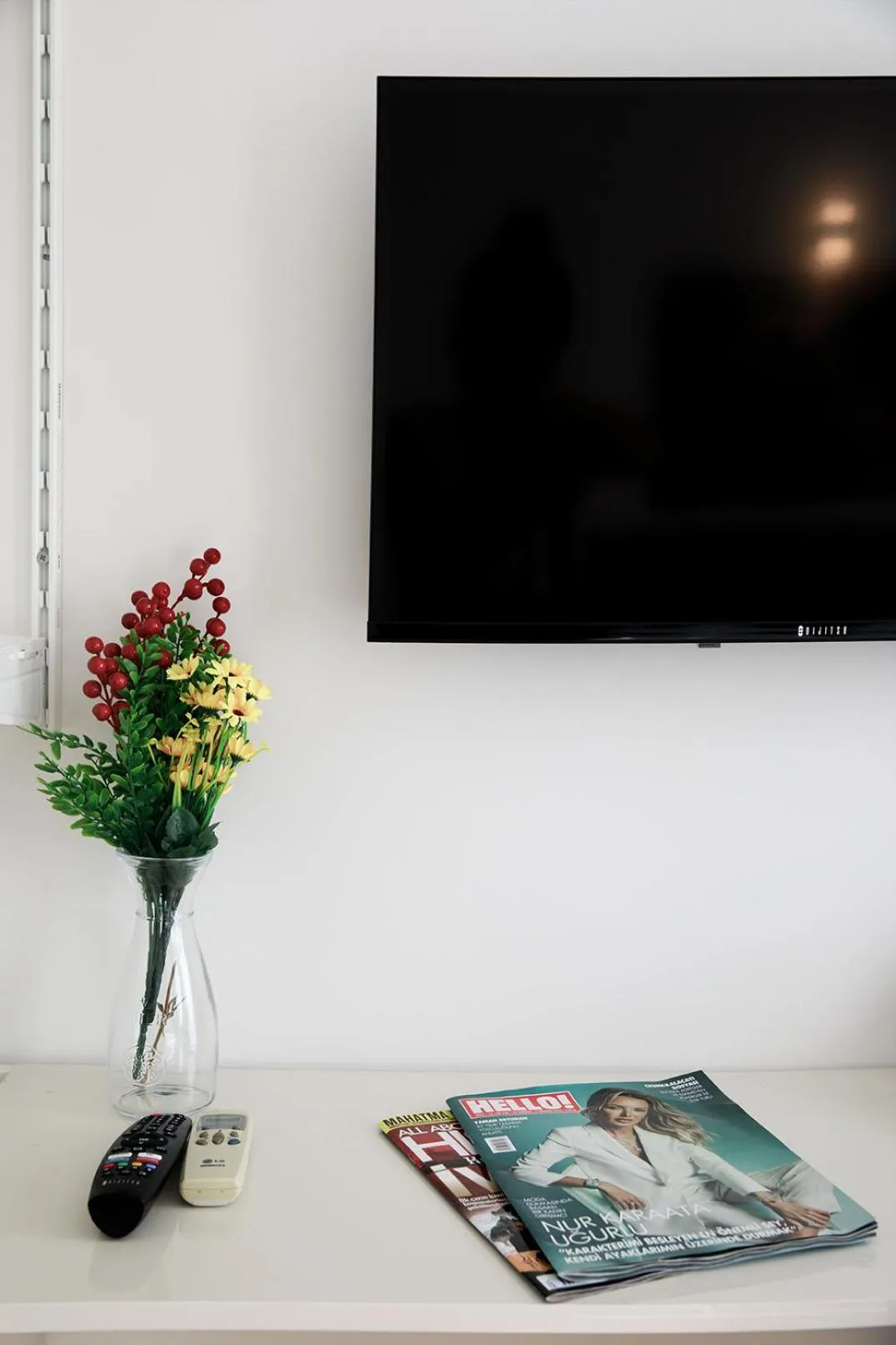 TV and multimedia in Beans House Suite 8-26