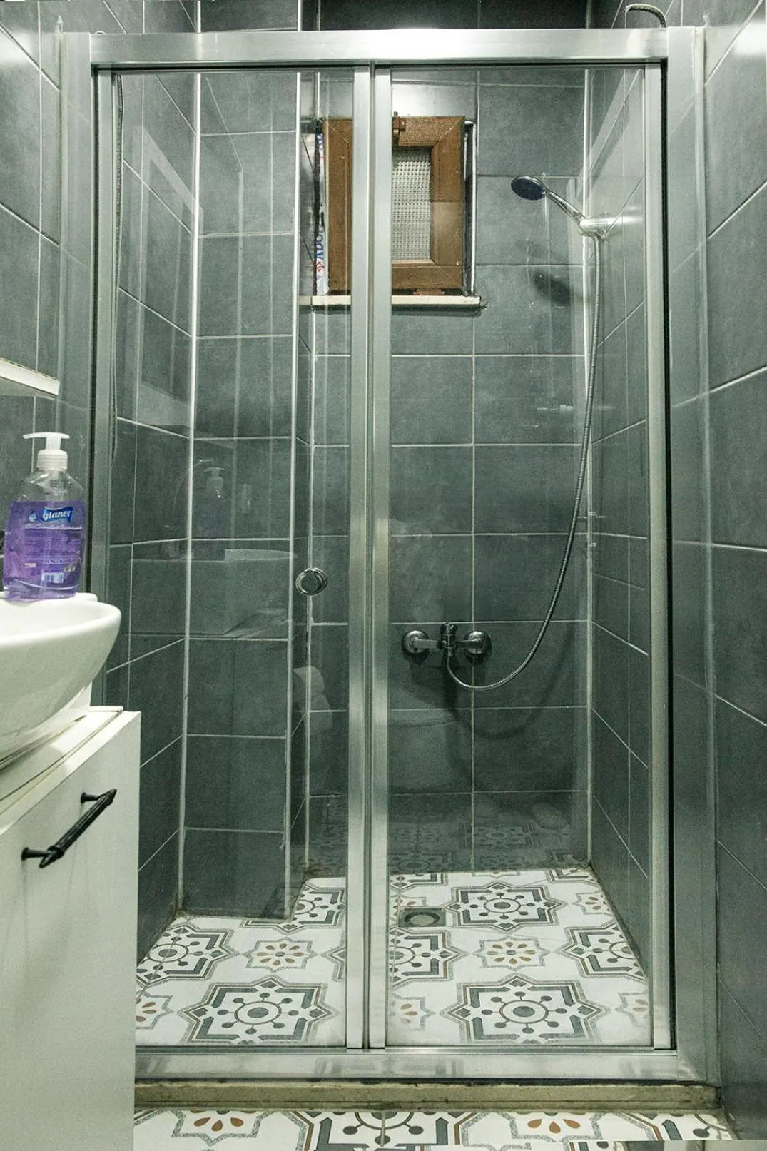 Shower in Beans House Suite 8-26