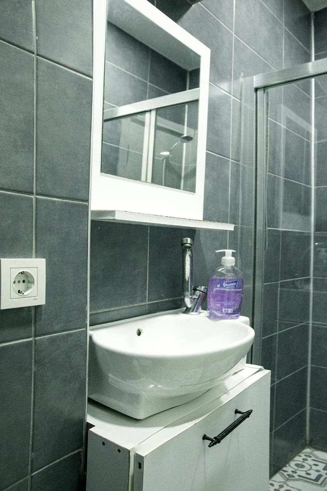 Shower in Beans House Suite 8-26