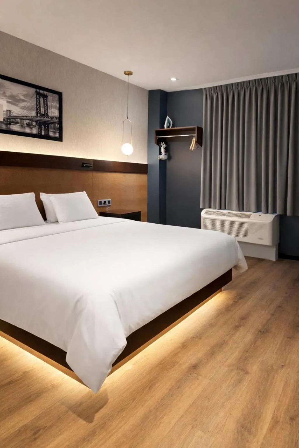 Bed in Hotel Mirage Brooklyn