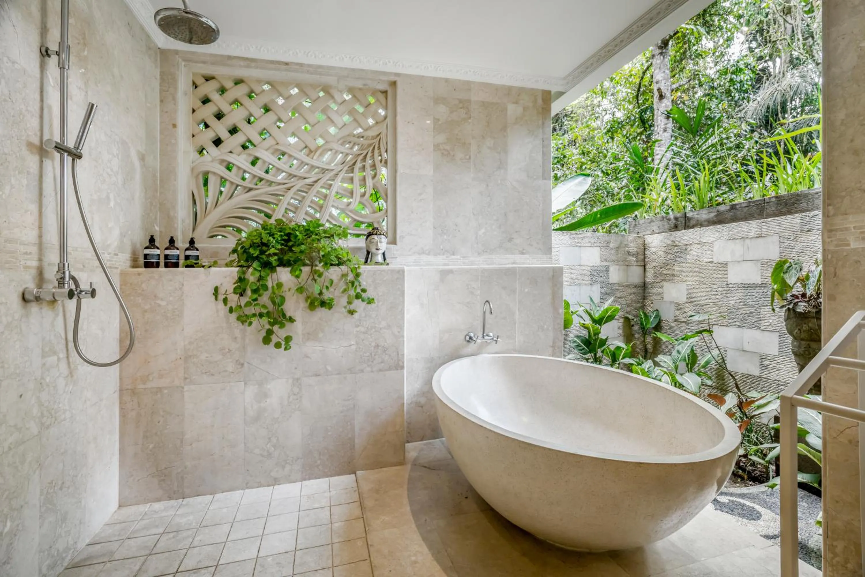 Shower in Kano Sari Ubud Villas